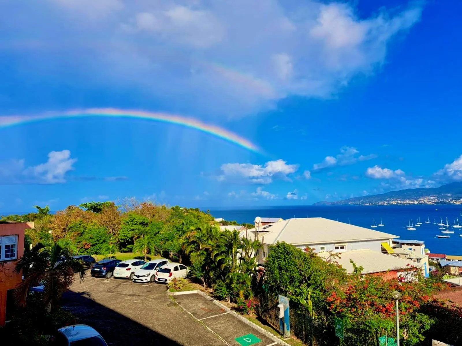Day in Le Voilier - Élégant studio avec piscine - vue sur mer et plage à proximité