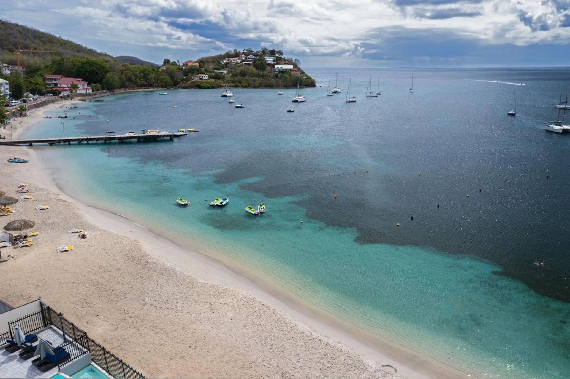 Nearby landmark in Le Voilier - Élégant studio avec piscine - vue sur mer et plage à proximité