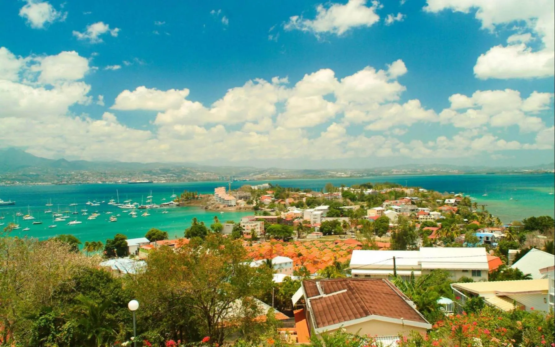 Nearby landmark in Le Voilier - Élégant studio avec piscine - vue sur mer et plage à proximité