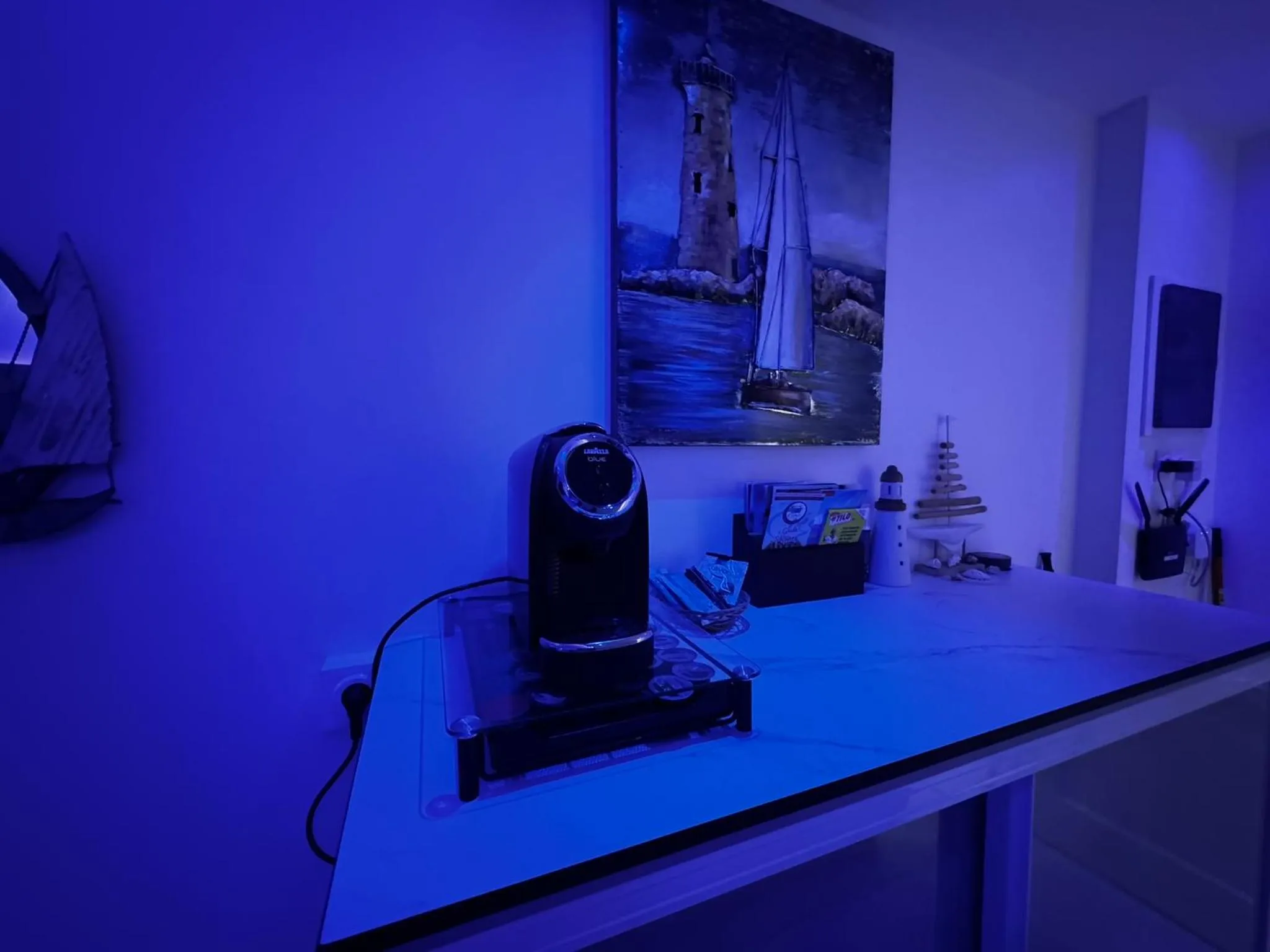 Coffee/tea facilities in Le Voilier - Élégant studio avec piscine - vue sur mer et plage à proximité