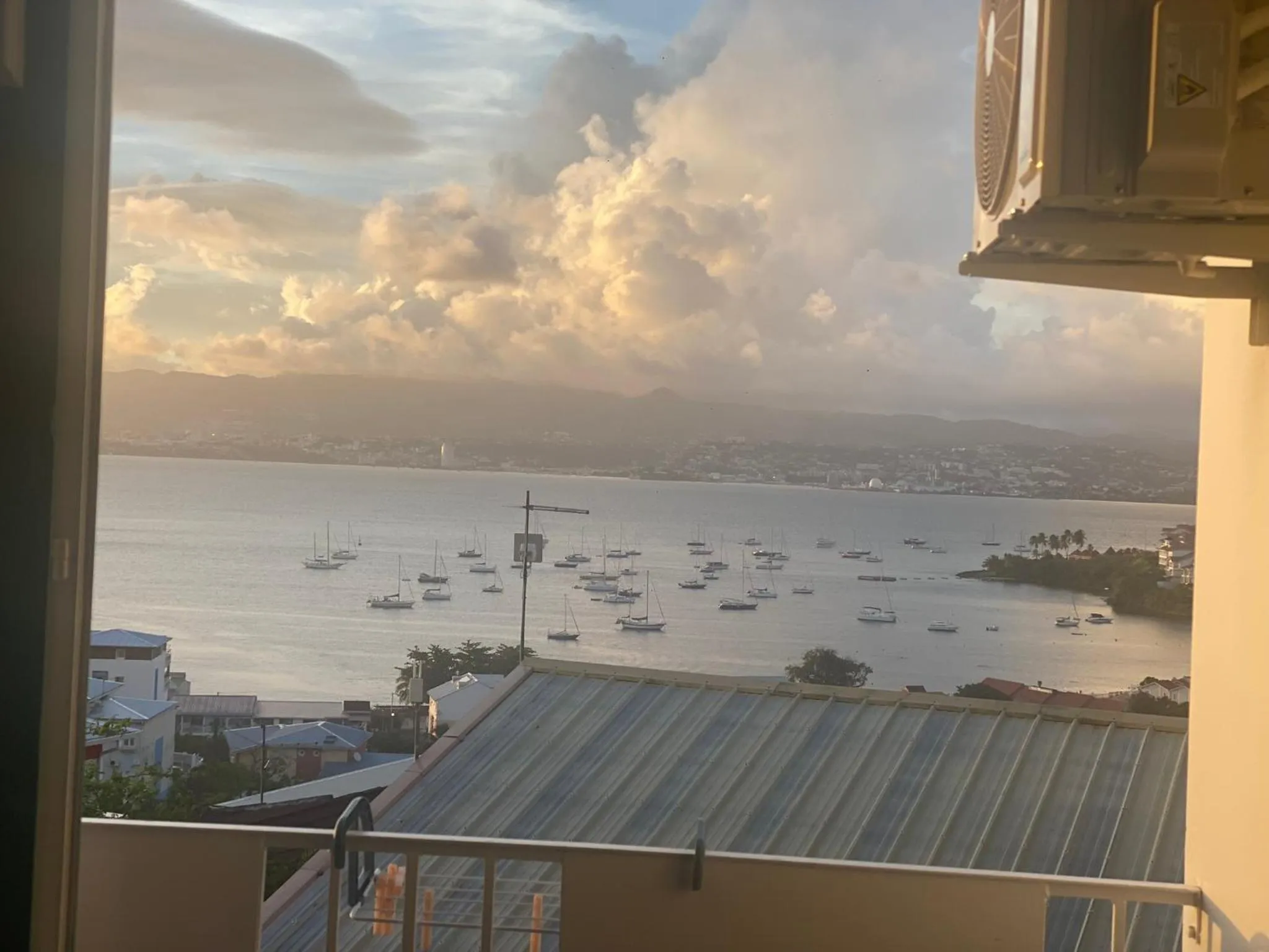 Nearby landmark in Le Voilier - Élégant studio avec piscine - vue sur mer et plage à proximité
