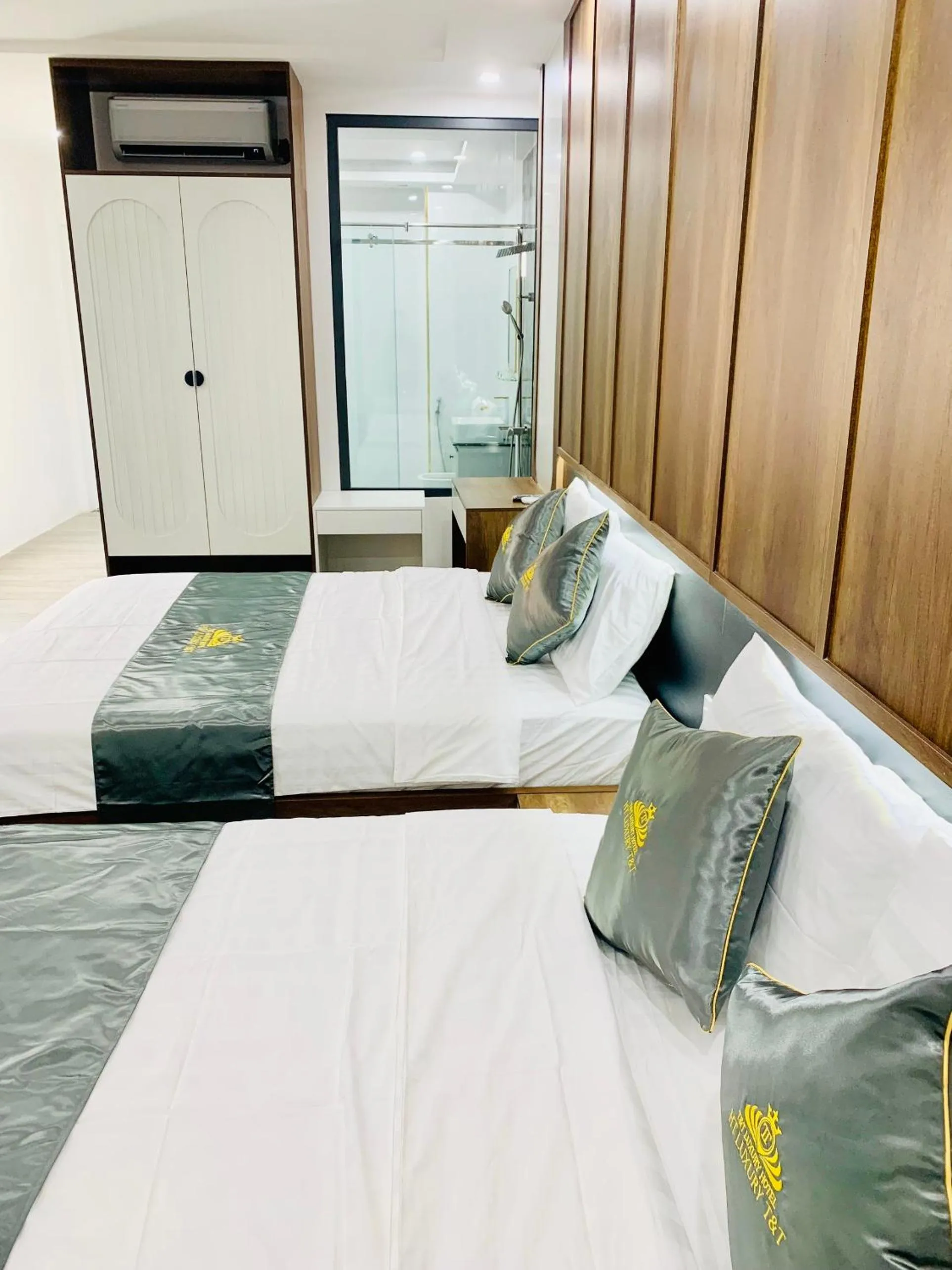 Bed in T&T Luxury Hotel