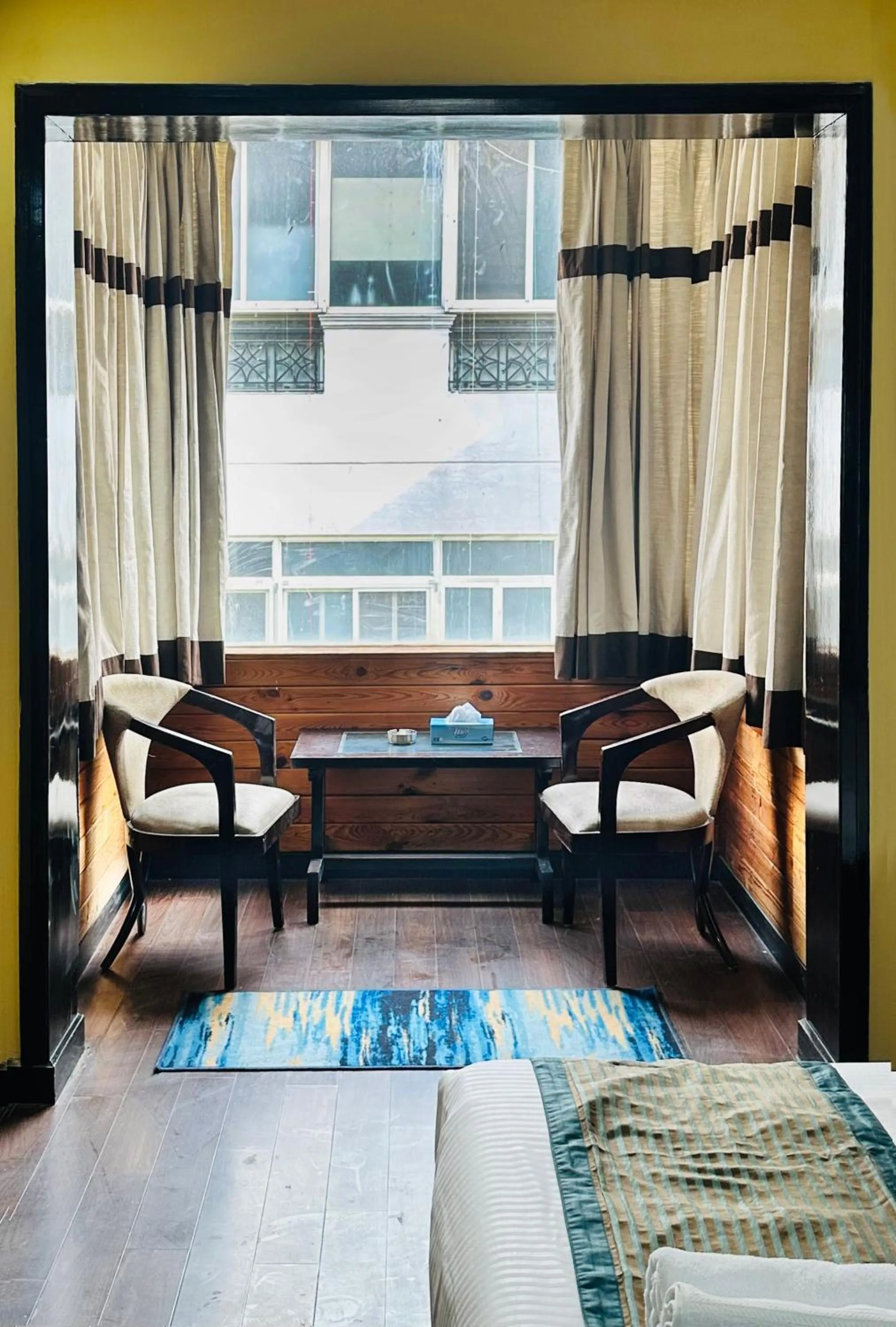 Seating area, Bed in Posh Suites - Golf Course Road