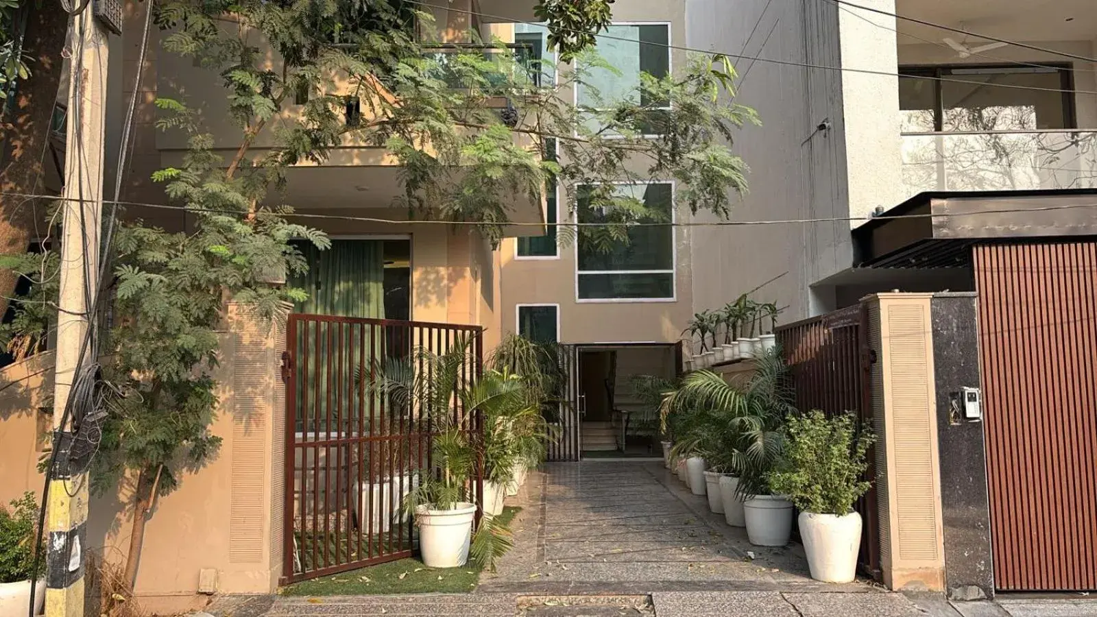 Posh Suites - Golf Course Road Posh Suites - Golf Course Road