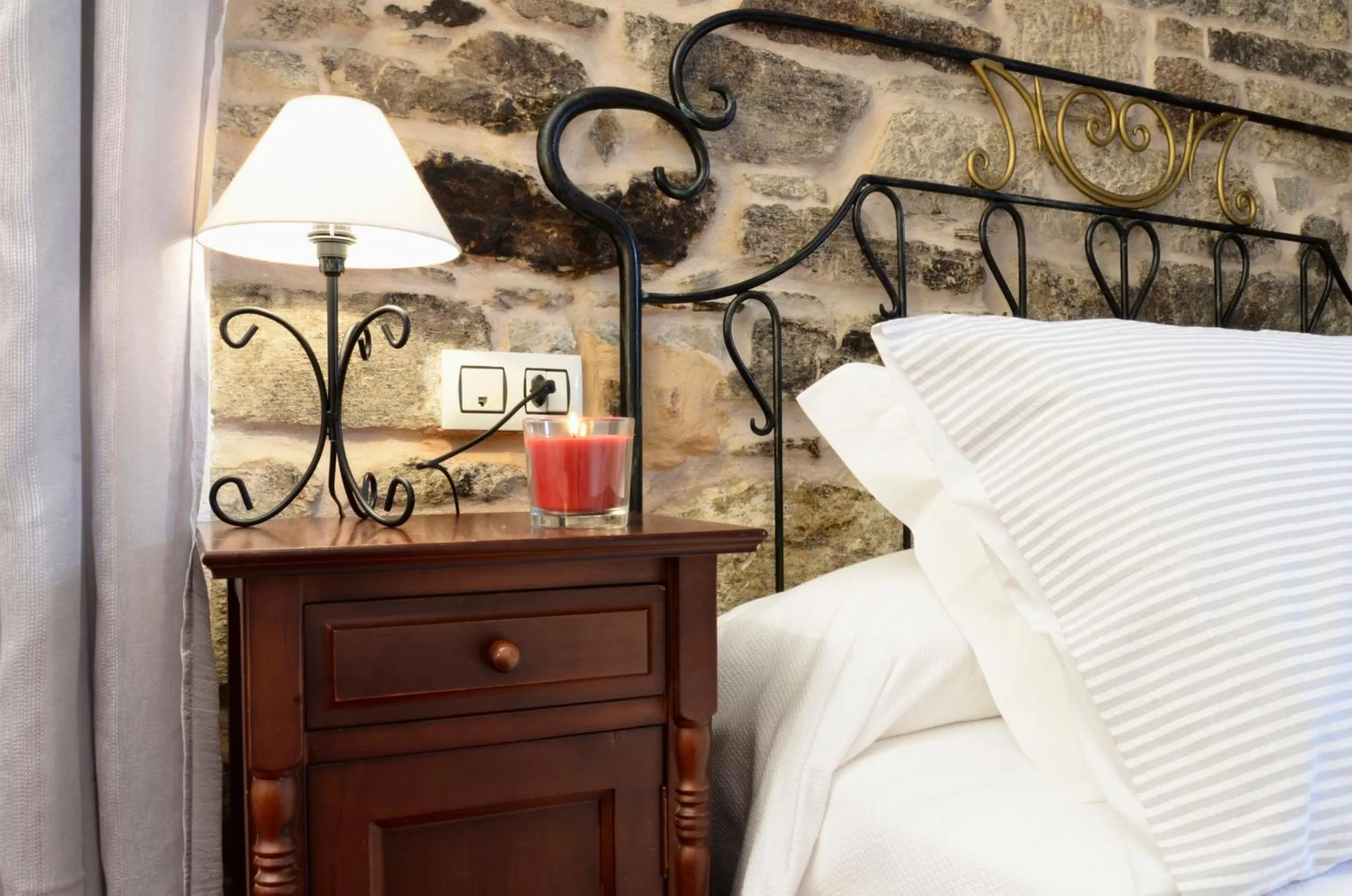 Decorative detail, Bed in Sete Artes by Como en Casa