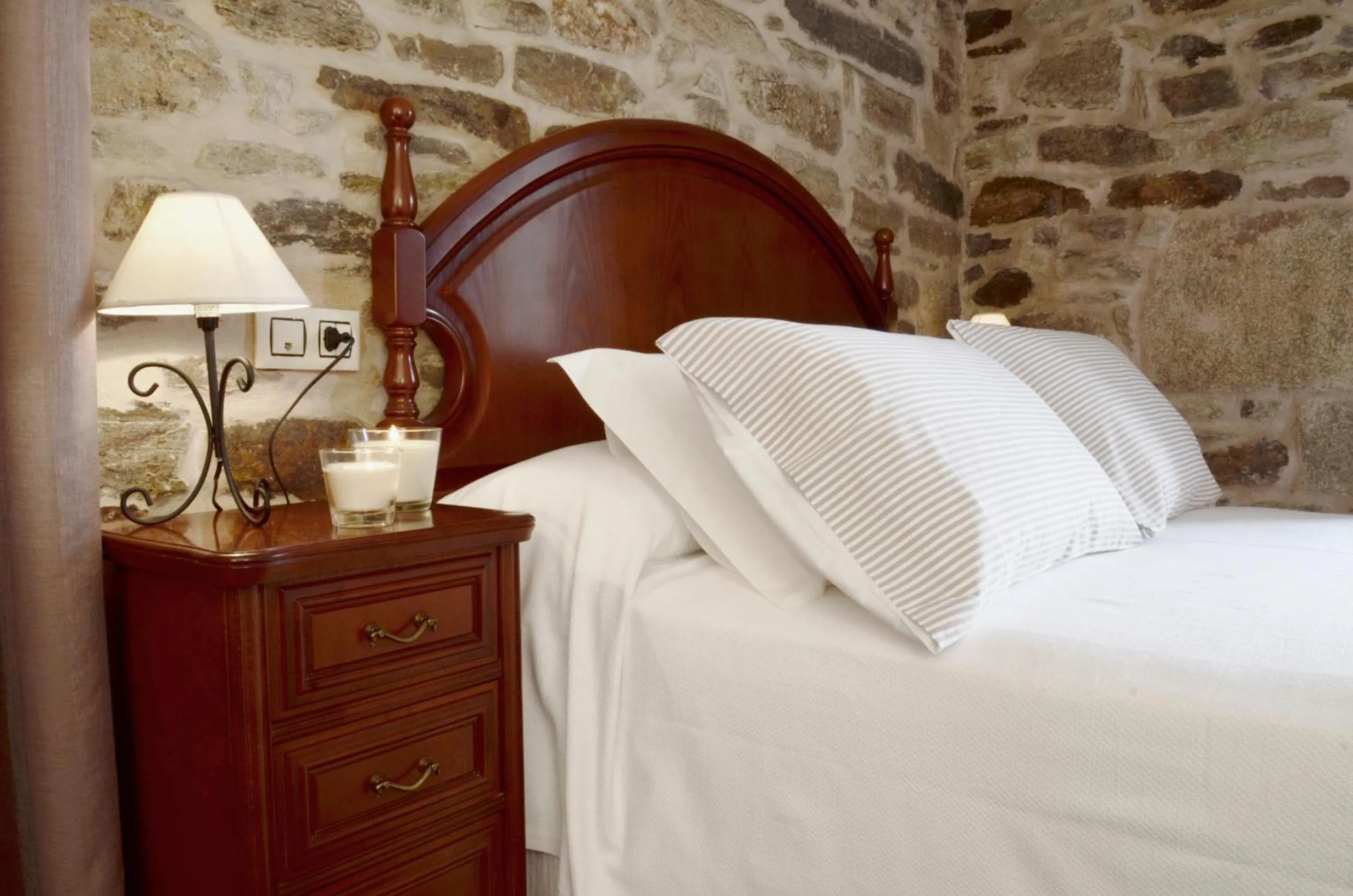 Decorative detail, Bed in Sete Artes by Como en Casa