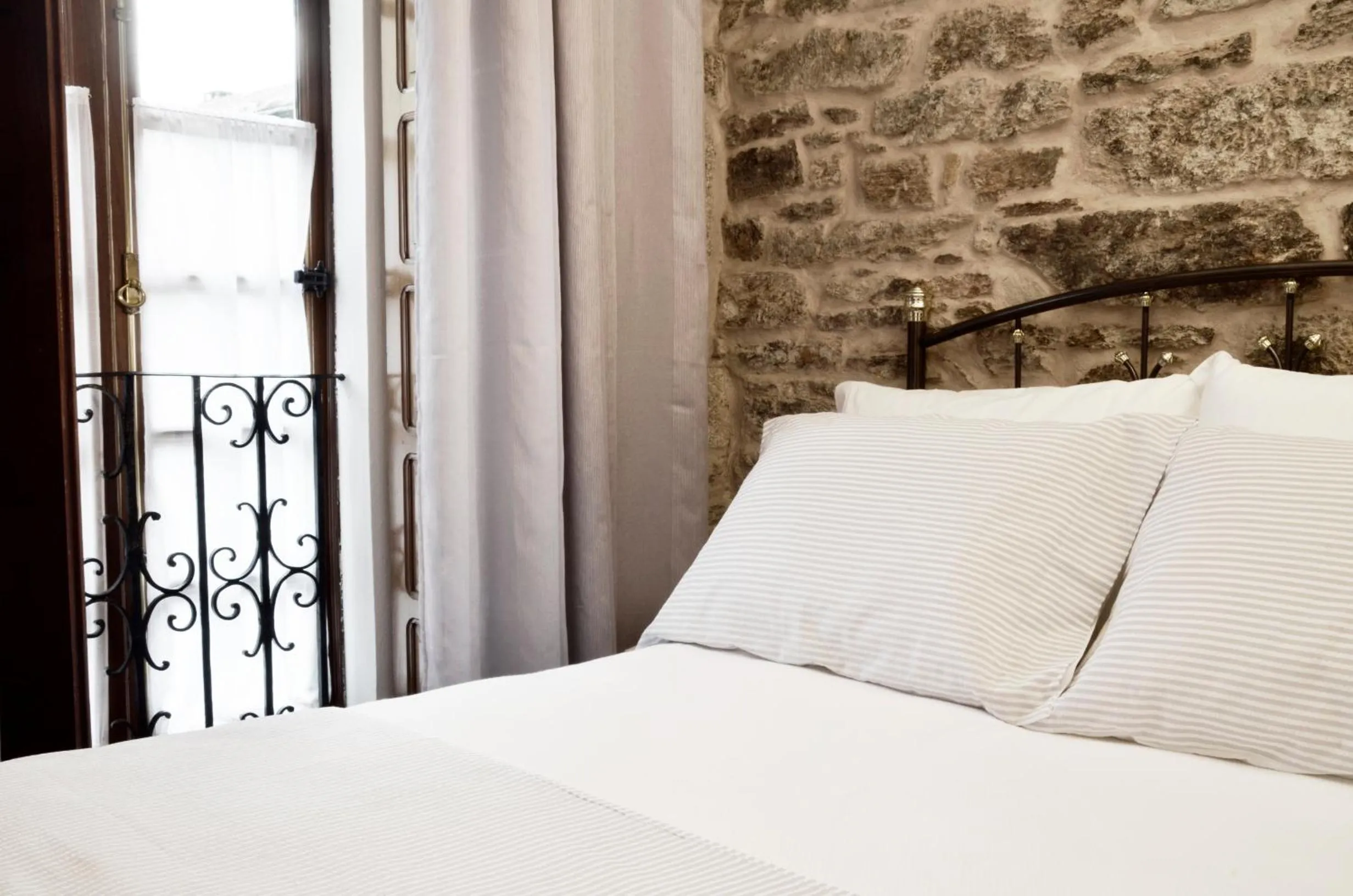 Decorative detail, Bed in Sete Artes by Como en Casa