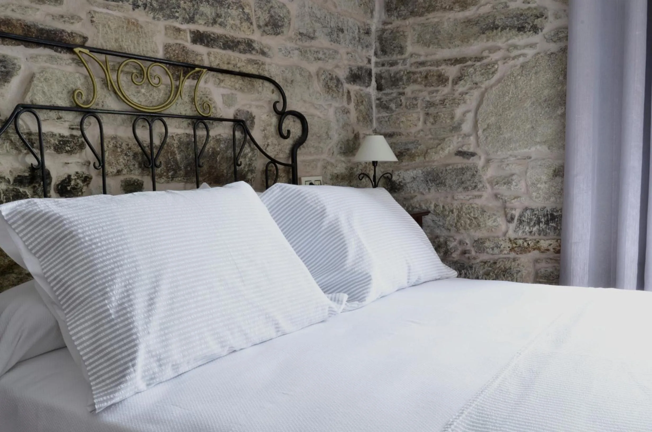 Decorative detail, Bed in Sete Artes by Como en Casa