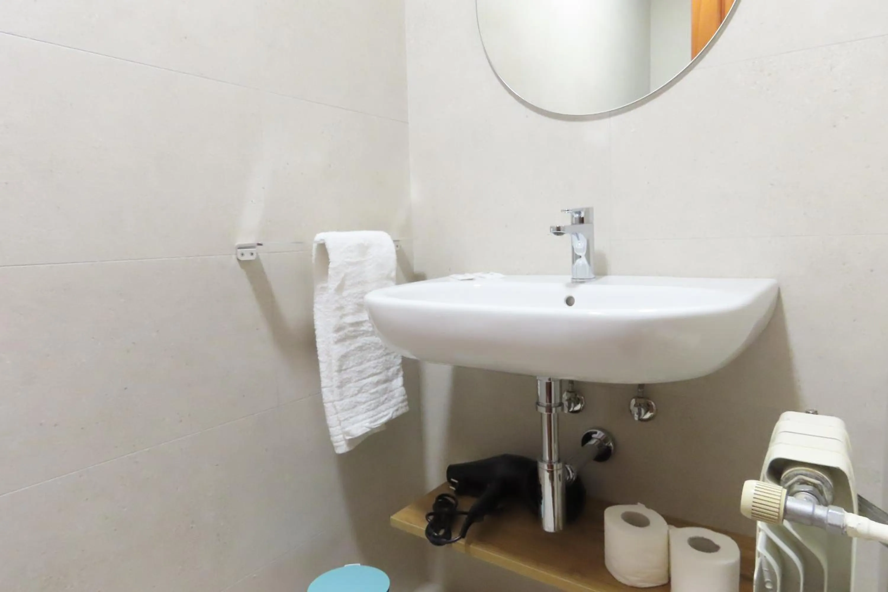 Bathroom in Sete Artes by Como en Casa