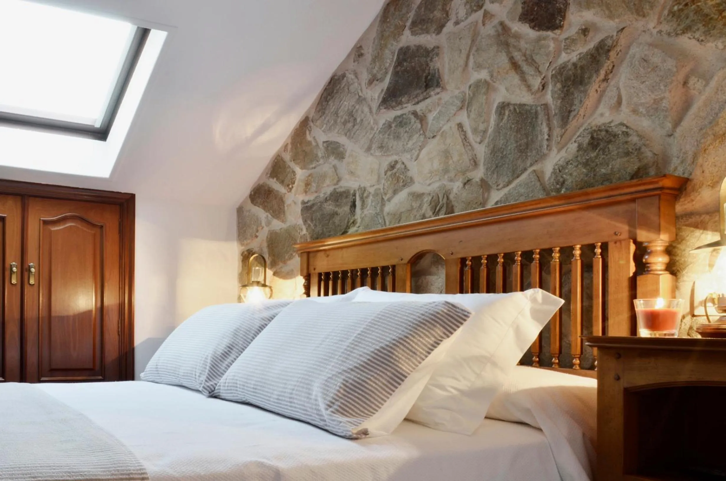 Decorative detail, Bed in Sete Artes by Como en Casa