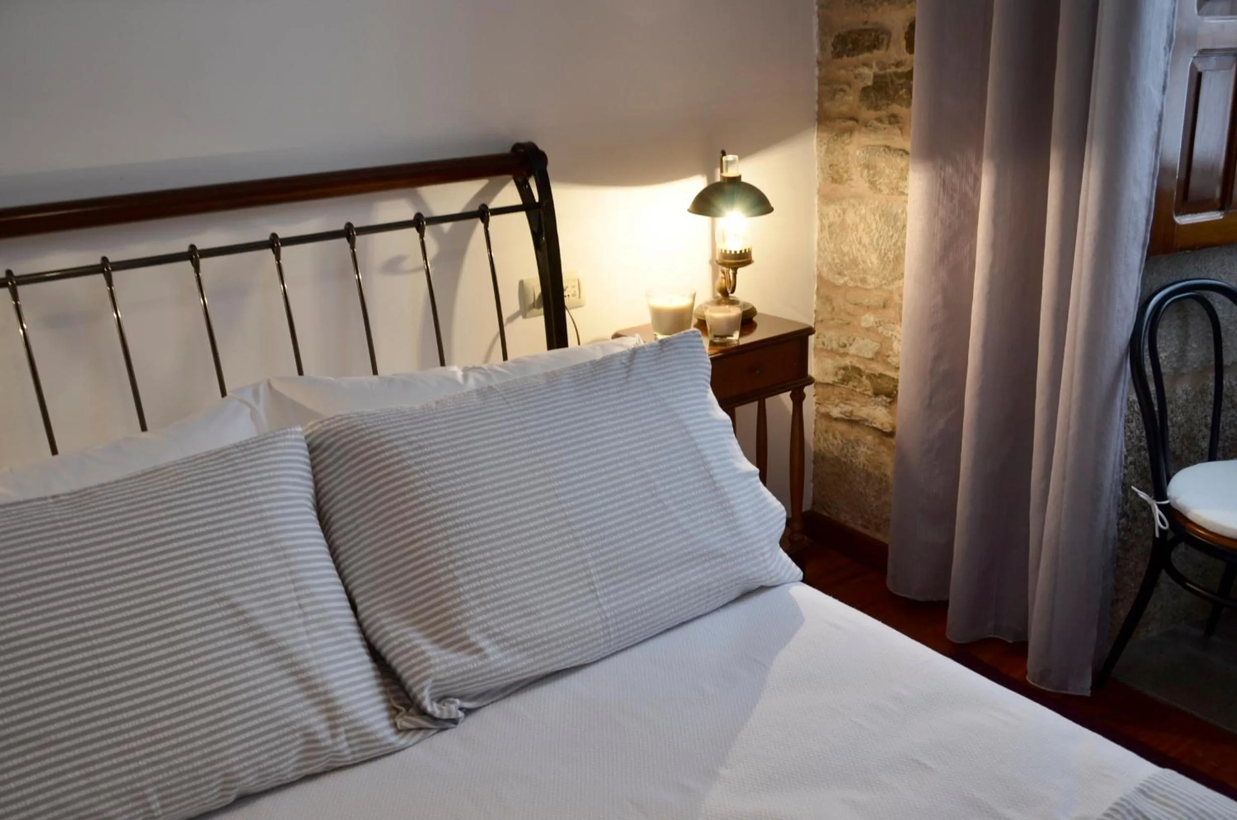 Decorative detail, Bed in Sete Artes by Como en Casa