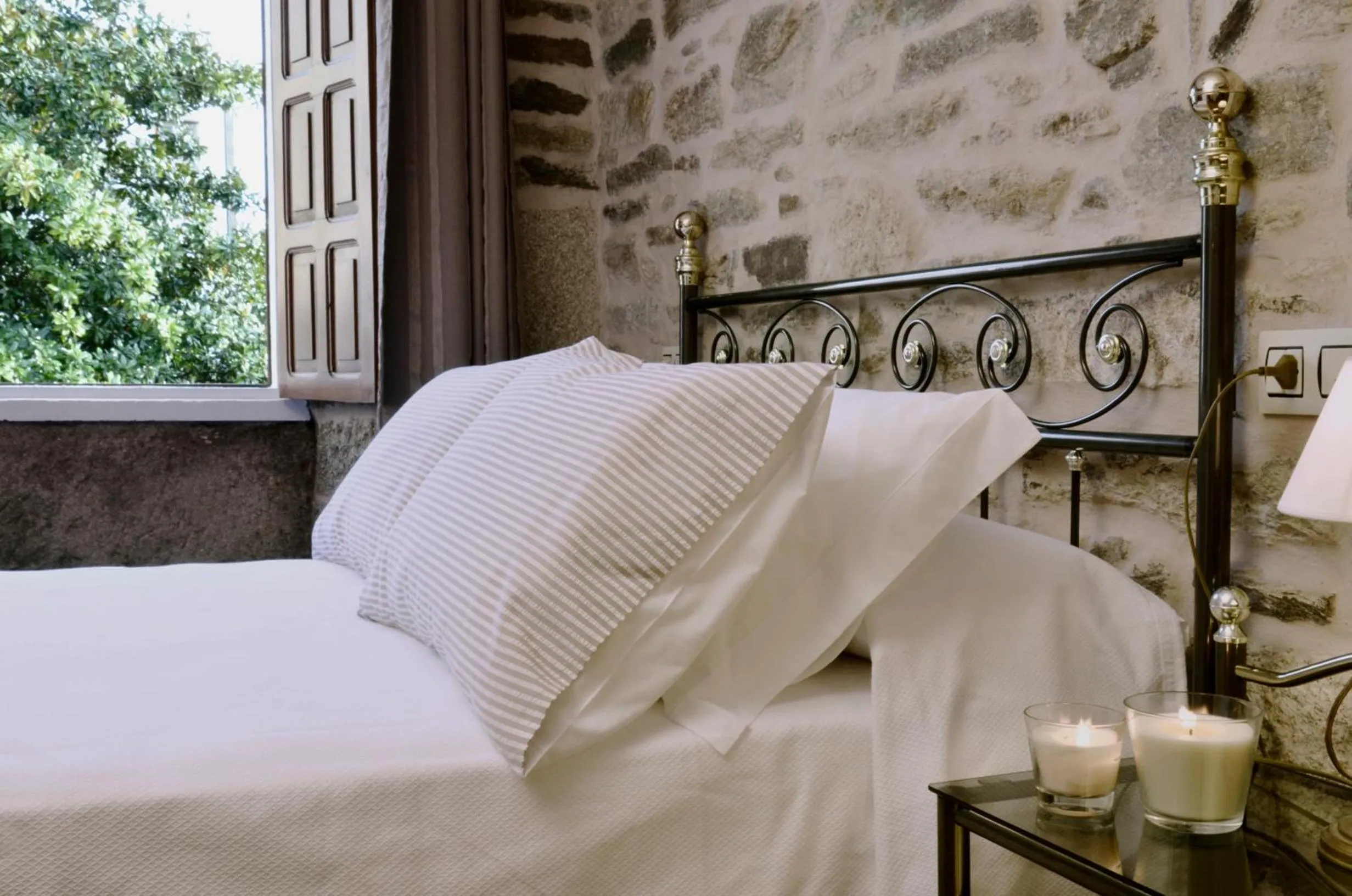 Decorative detail, Bed in Sete Artes by Como en Casa