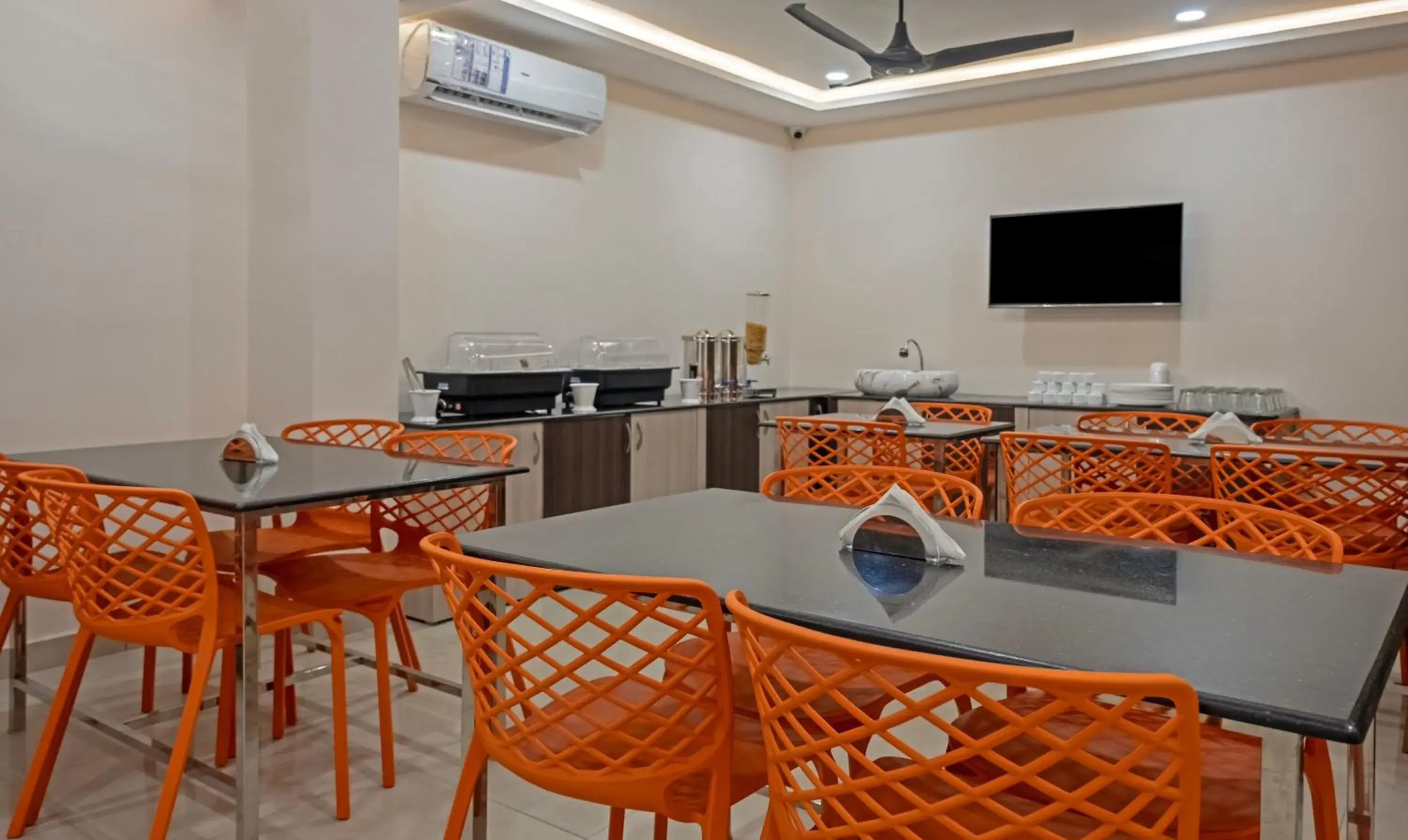 Restaurant/places to eat in Treebo Su Casa Grand Restaurant/places to eat in Treebo Su Casa Grand