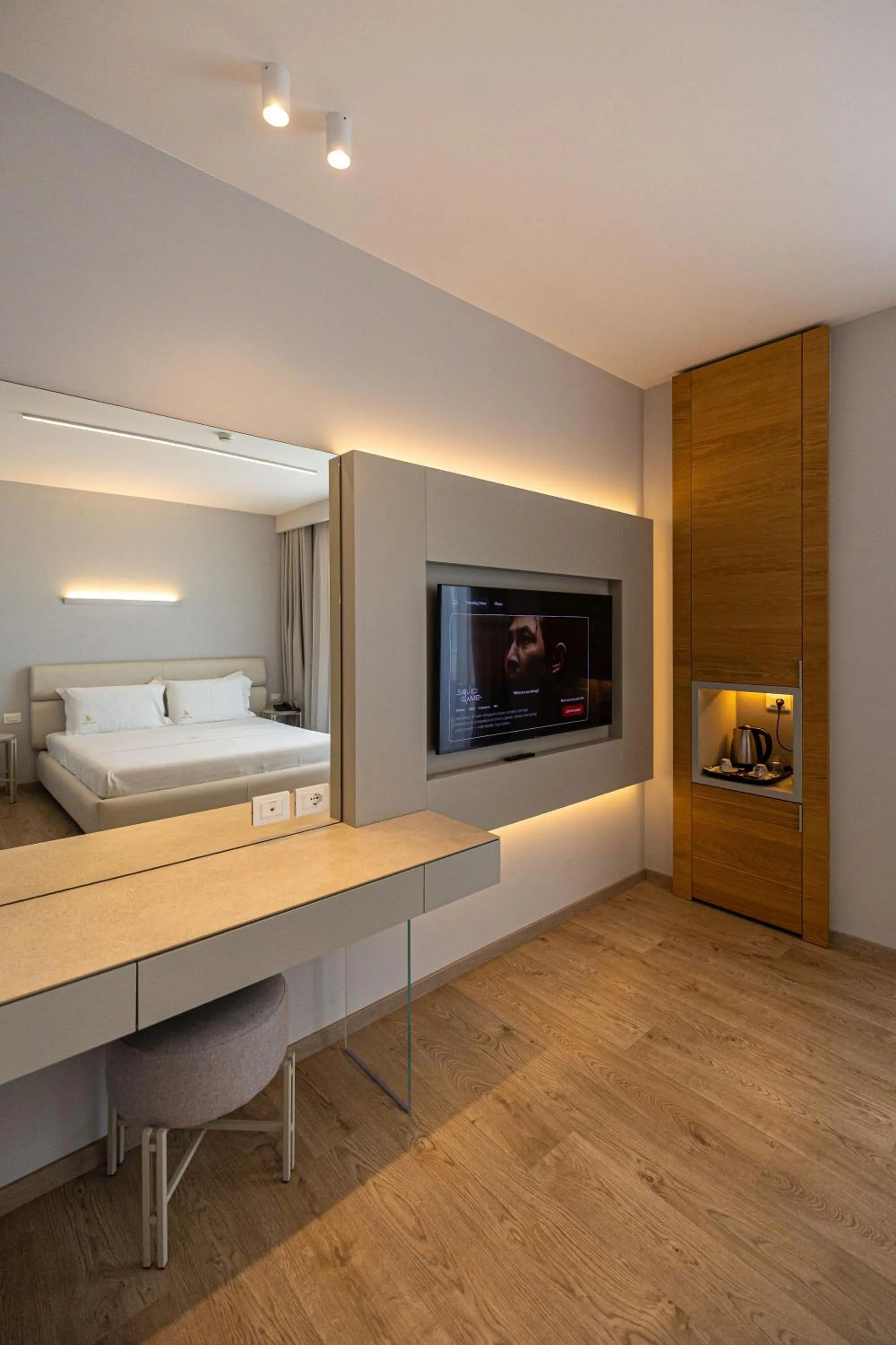 TV and multimedia, Bed in Navy Hotel