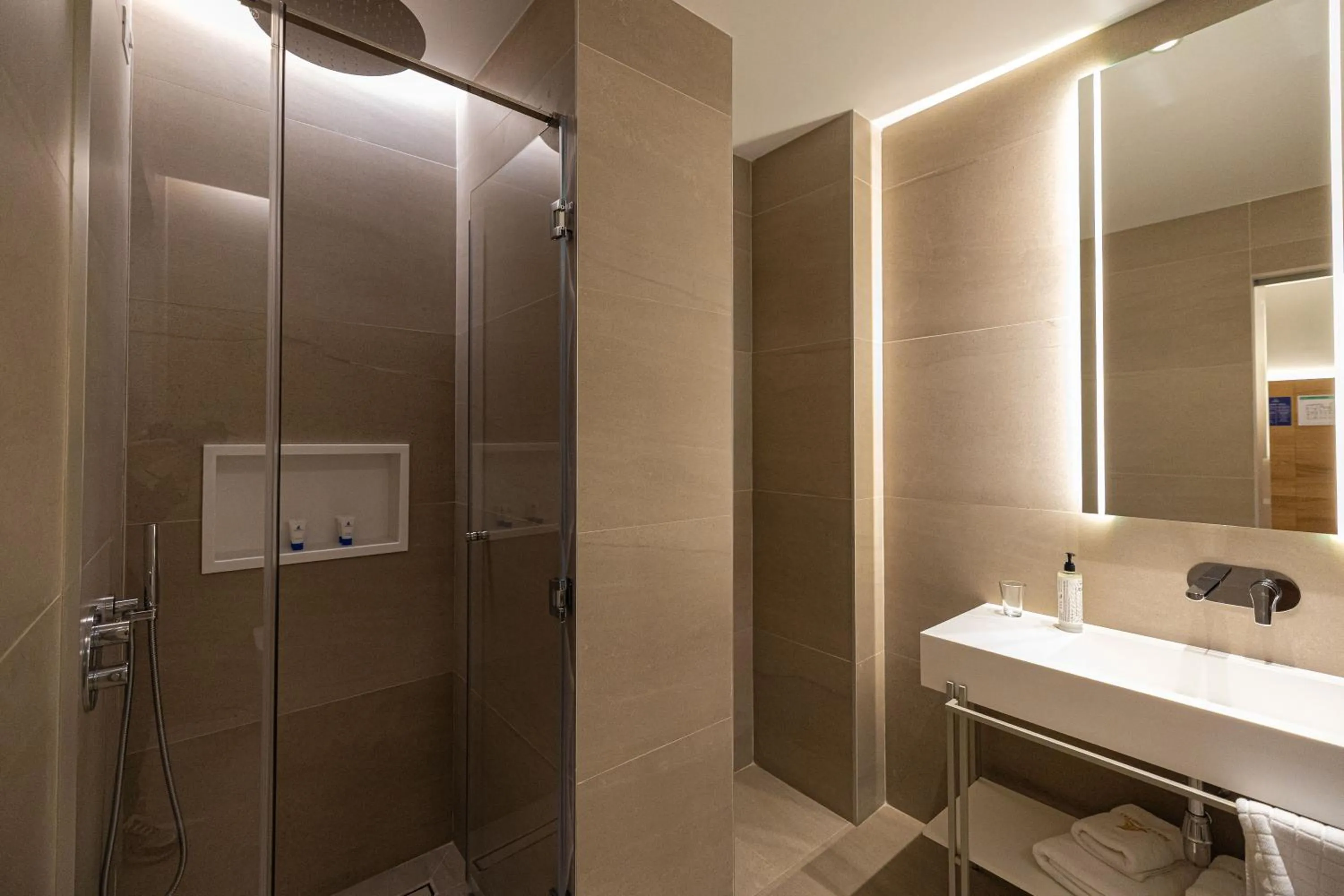 Shower in Navy Hotel