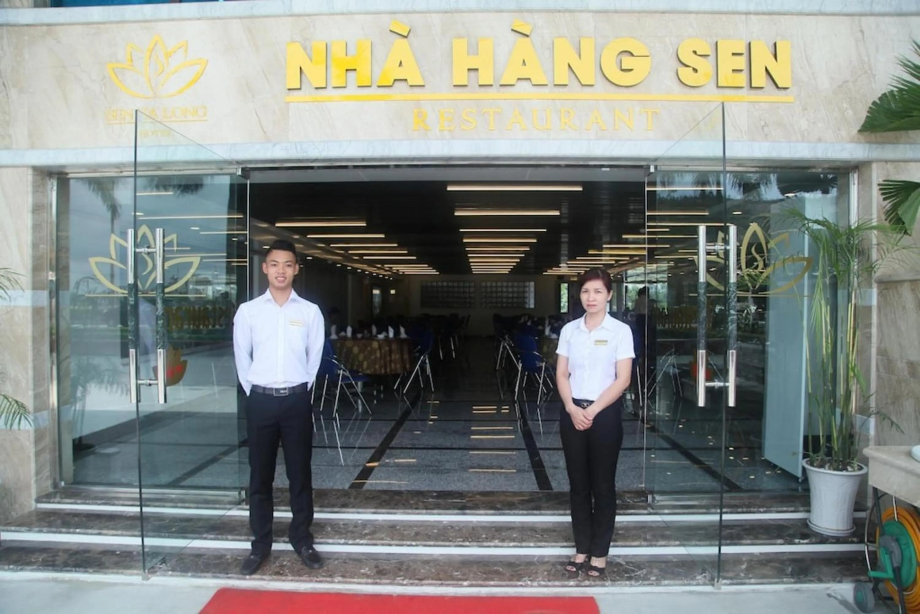 People in Sen Hotel Hạ Long