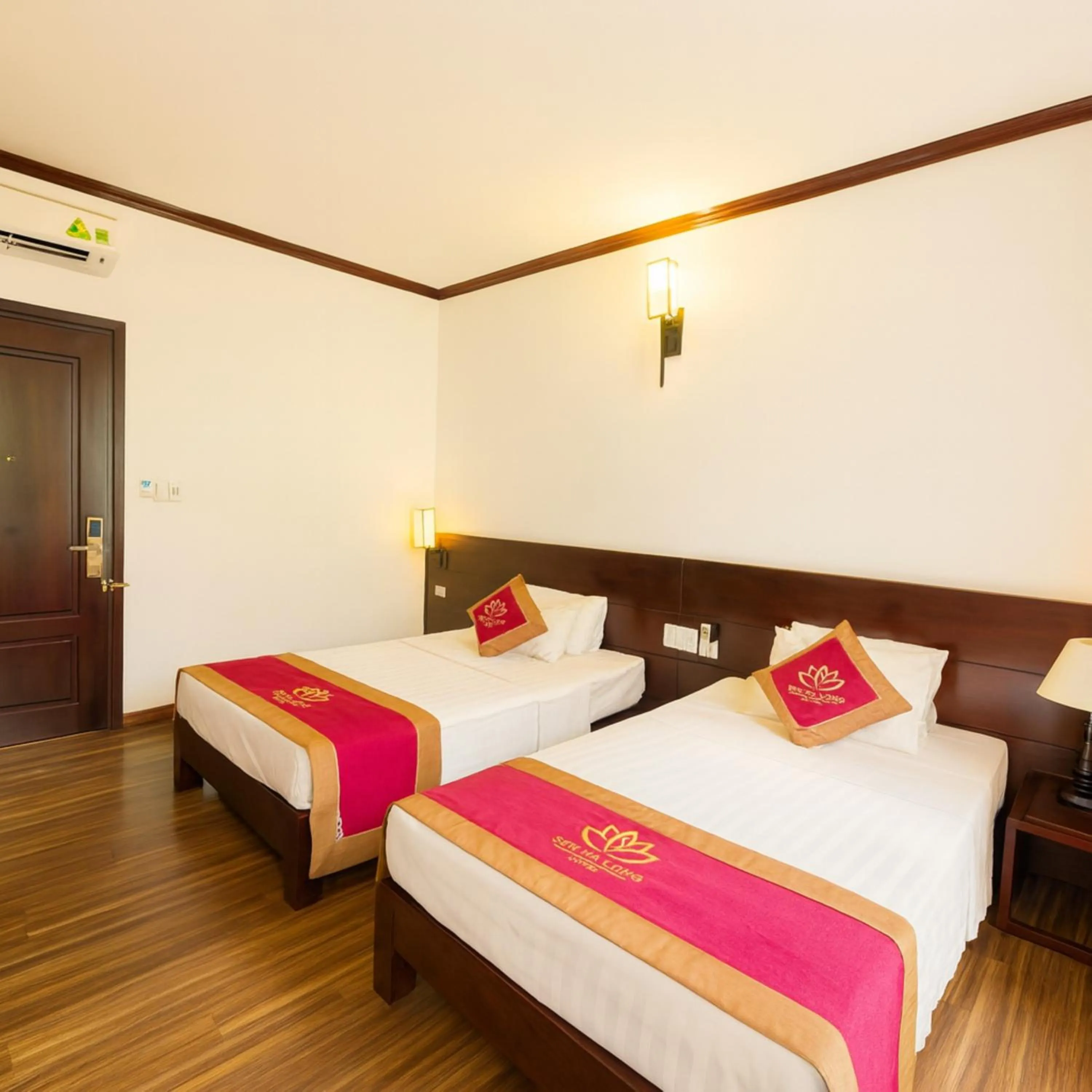 Photo of the whole room, Bed in Sen Hotel Hạ Long