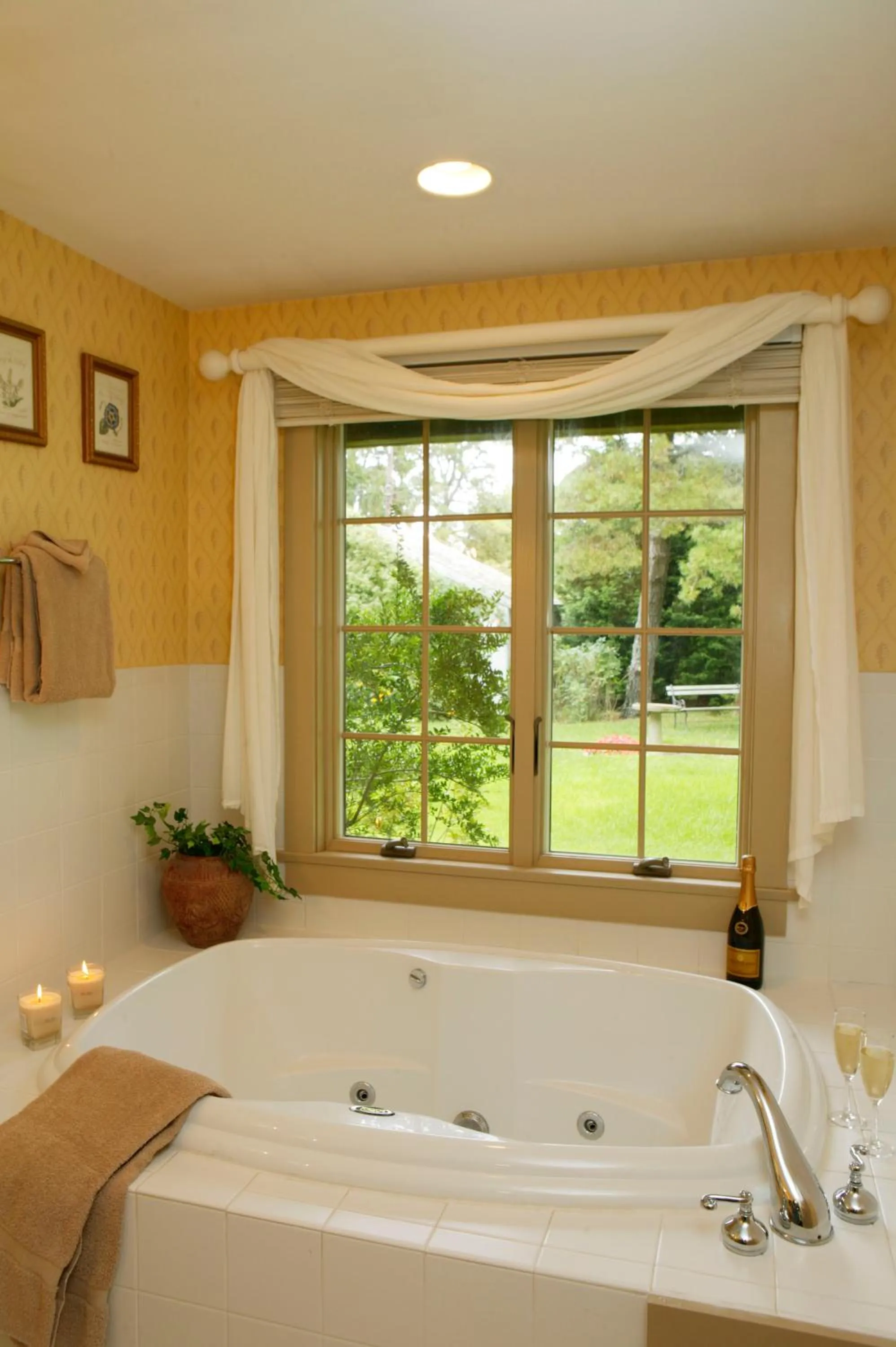 Bathroom in Captain's House Inn