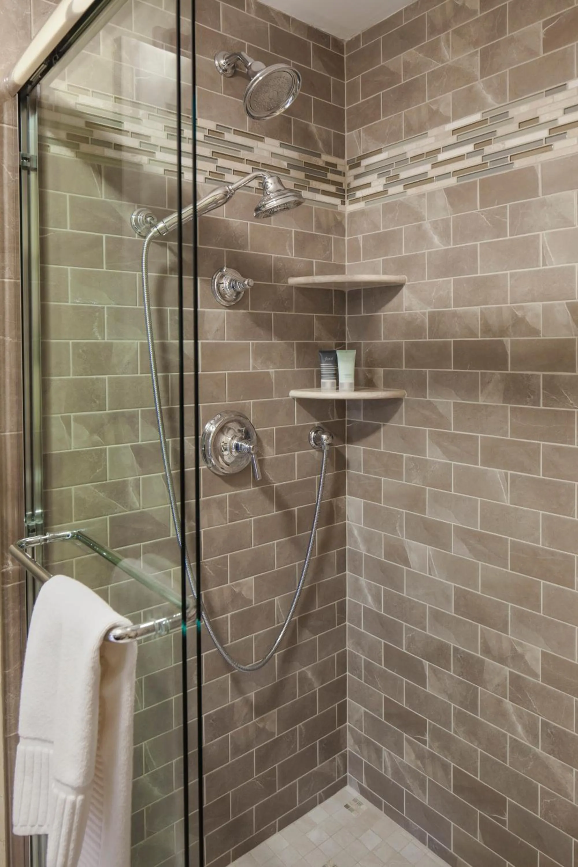 Shower in Captain's House Inn