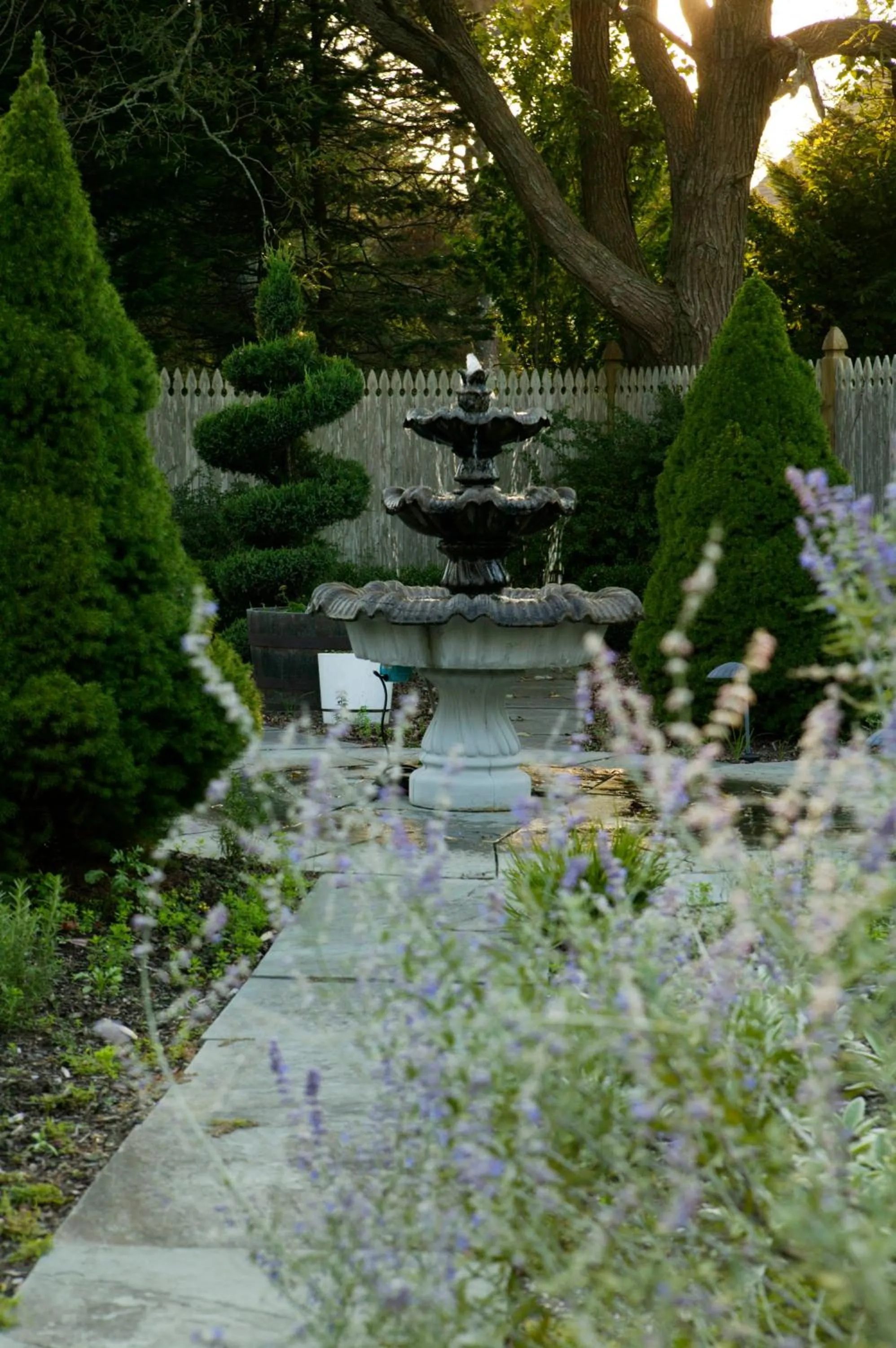 Garden in Captain's House Inn