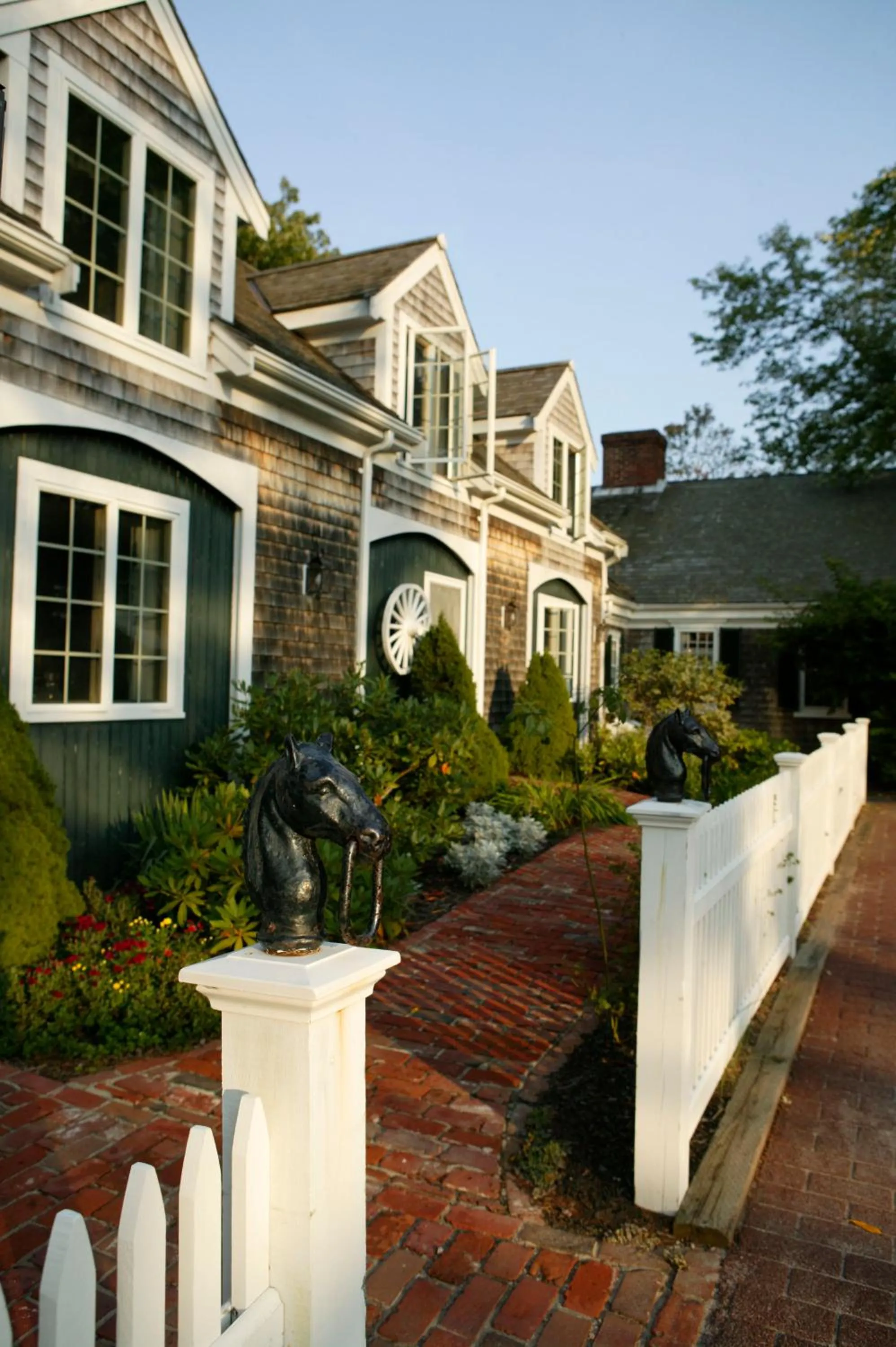 Facade/entrance in Captain's House Inn