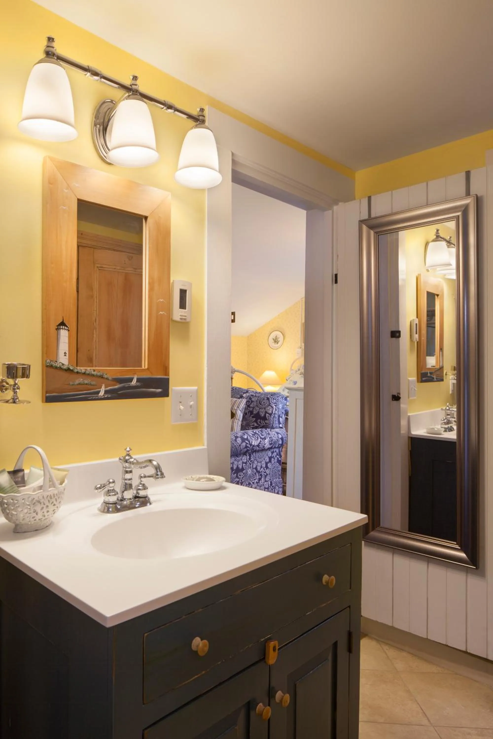 Bathroom in Captain's House Inn