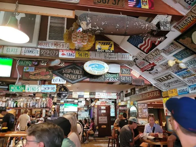 Restaurant/places to eat in Captain's House Inn