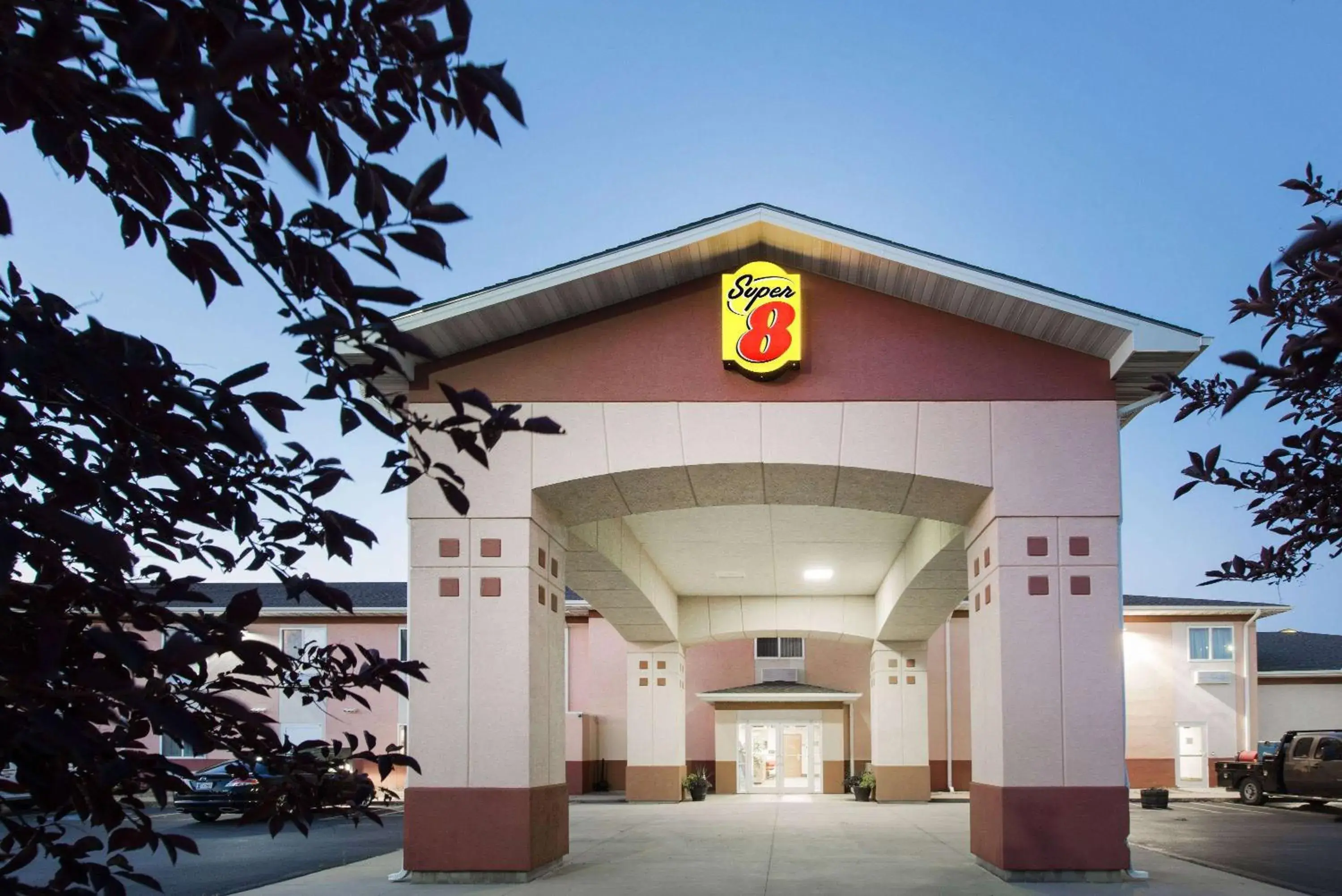 Property building in Super 8 by Wyndham Iola KS Property building in Super 8 by Wyndham Iola KS