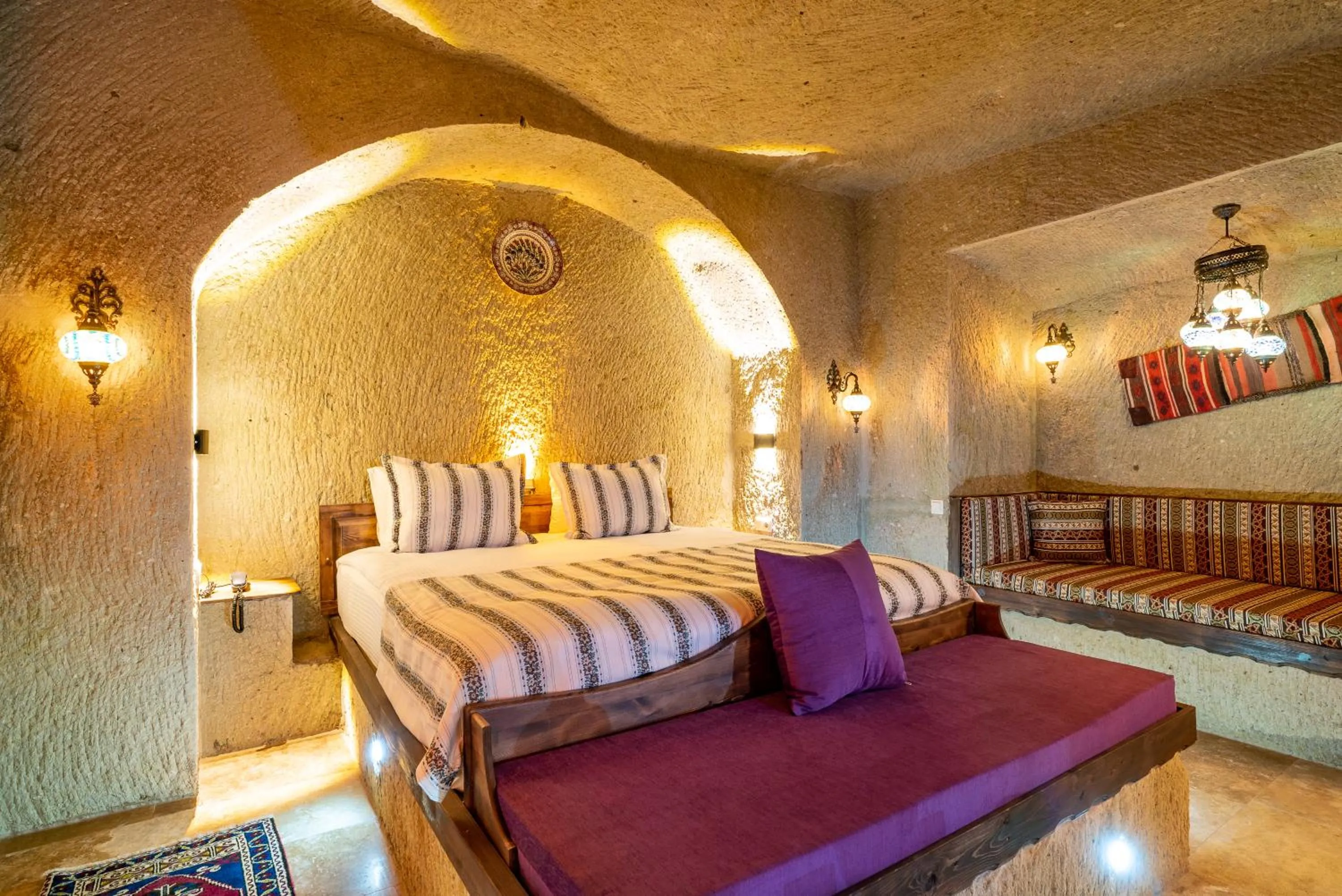 Bed in CAPPANAR CAVE HOTEL