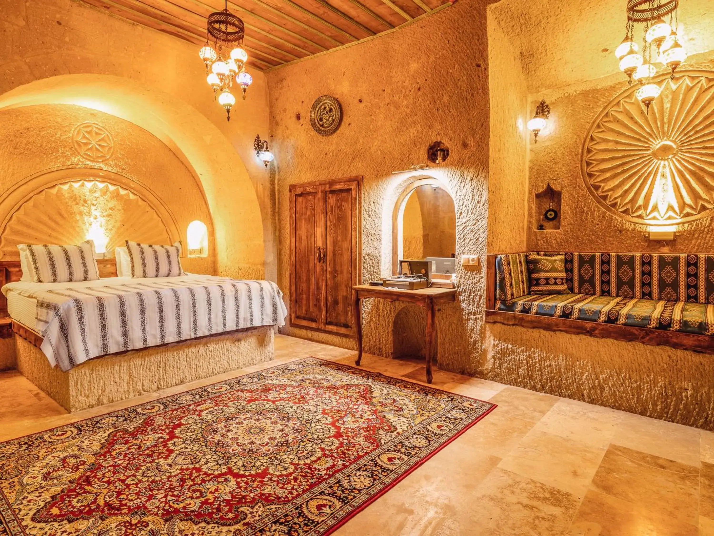 Deluxe Suite with Spa Bath in Cappanar Cave Hotel Deluxe Suite with Spa Bath in Cappanar Cave Hotel