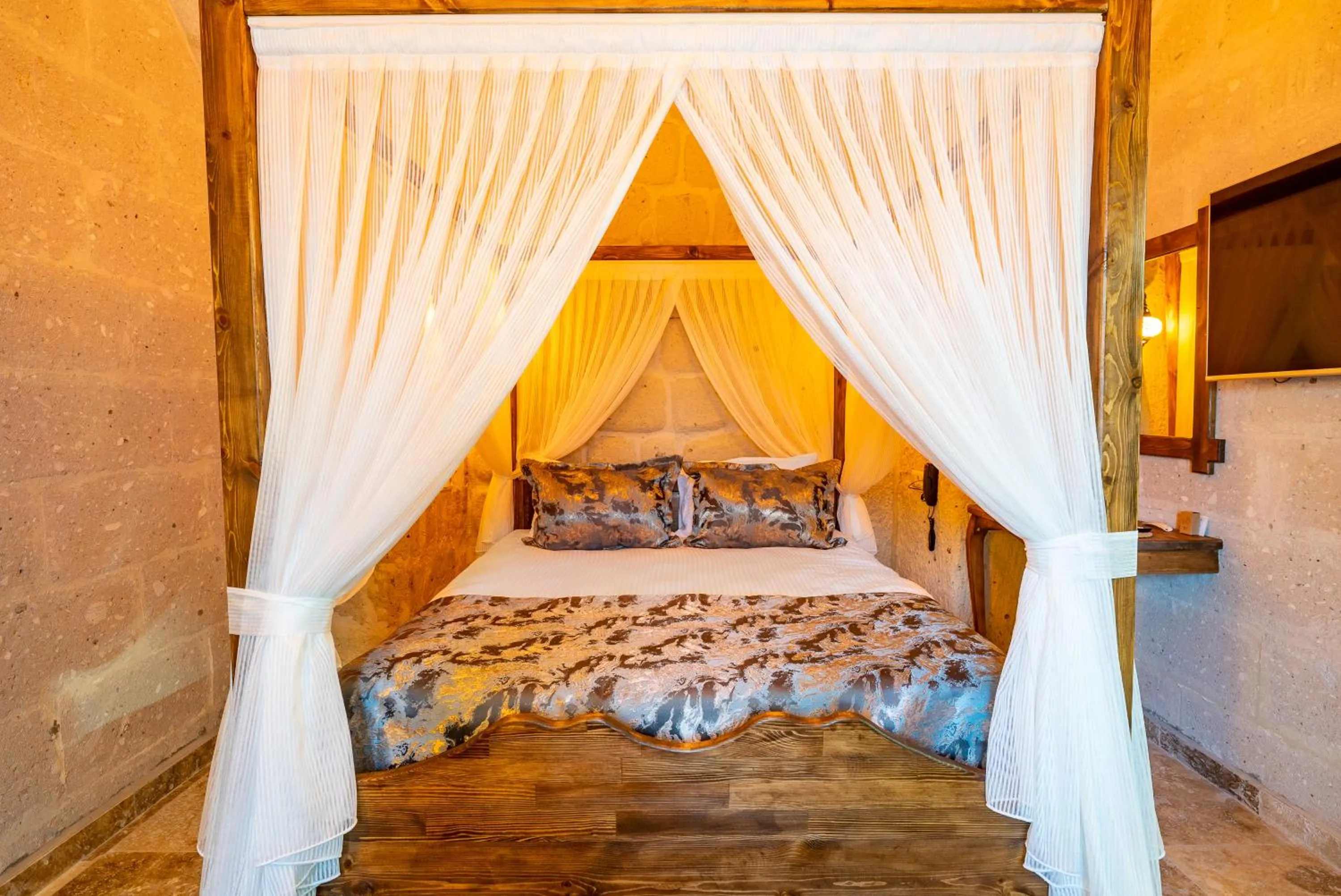 Bed in CAPPANAR CAVE HOTEL