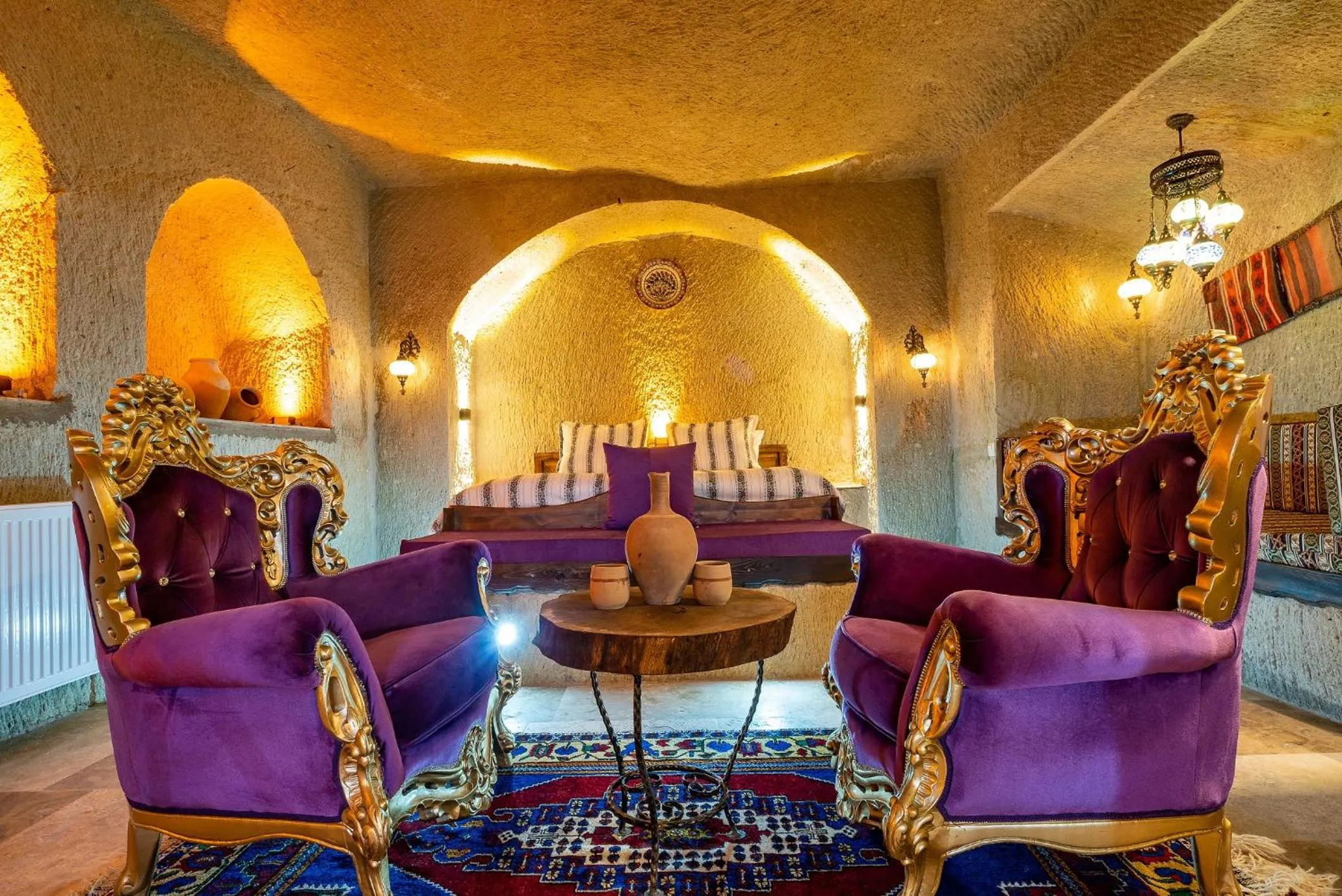 Bed in CAPPANAR CAVE HOTEL