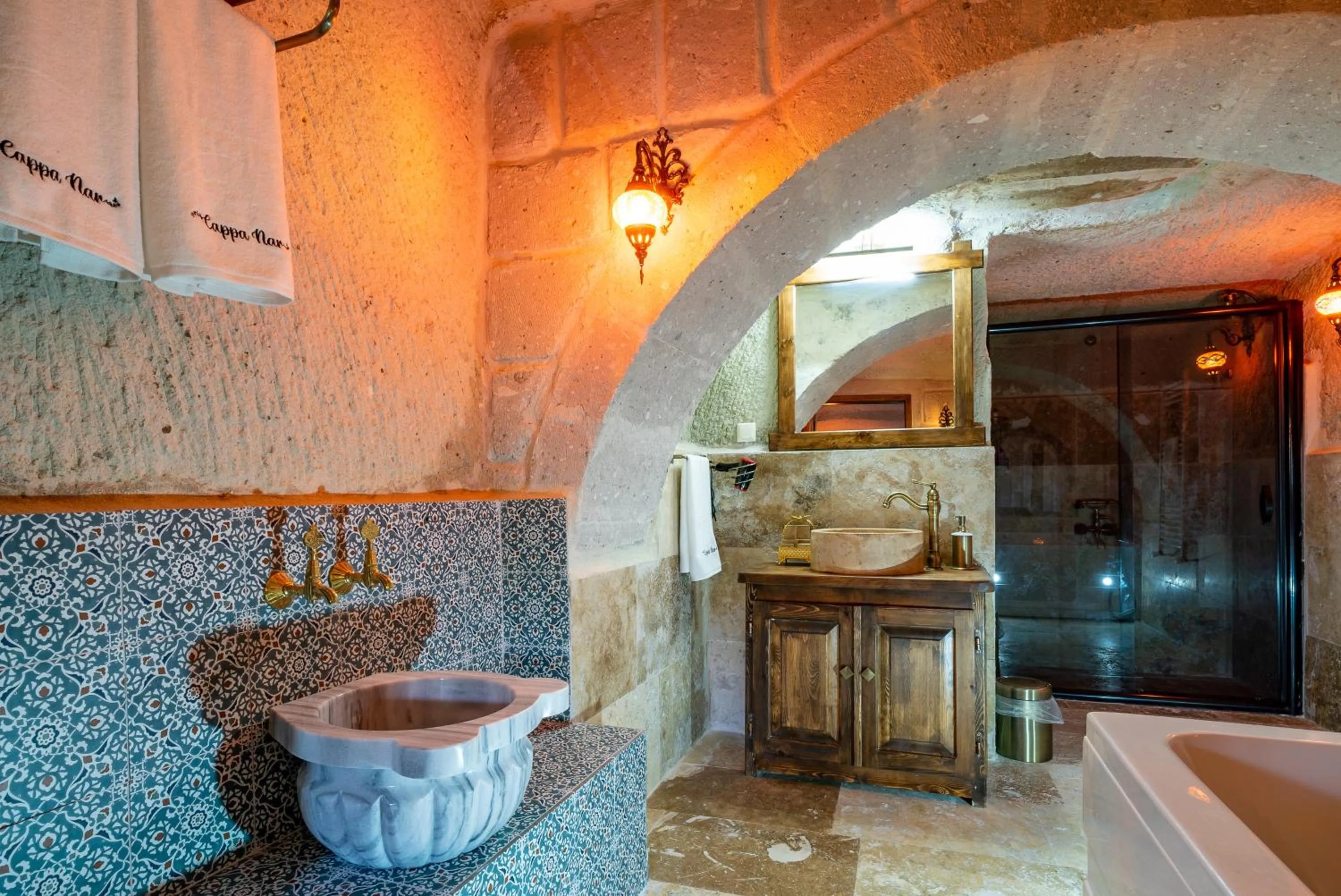 Shower in CAPPANAR CAVE HOTEL