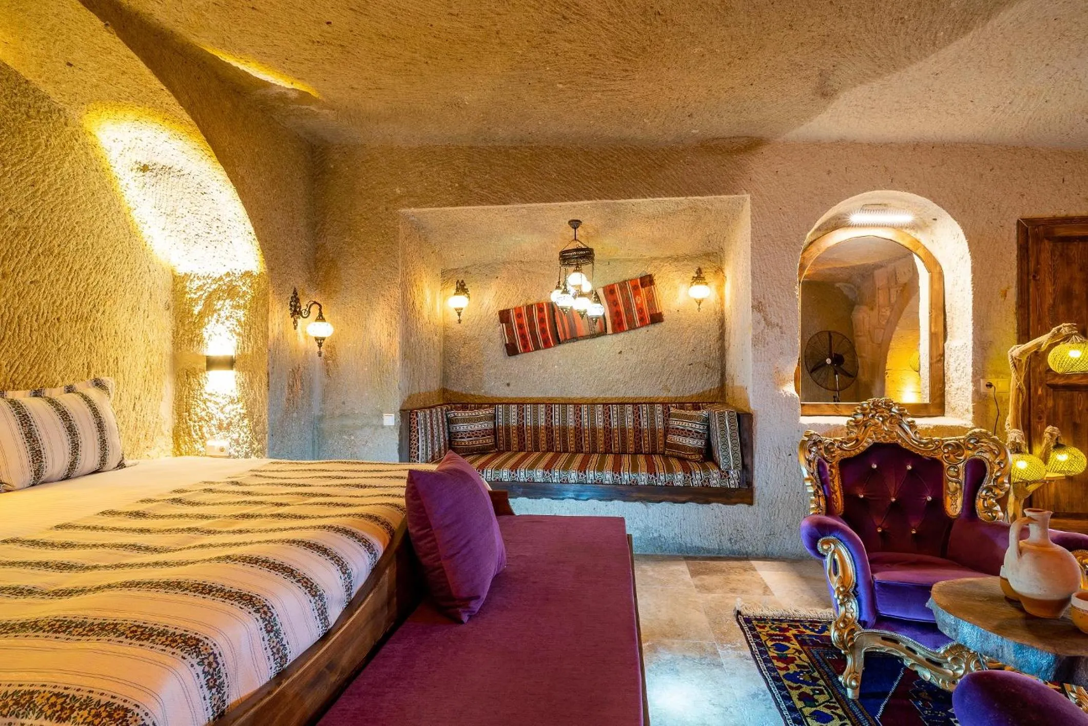 Bed in CAPPANAR CAVE HOTEL