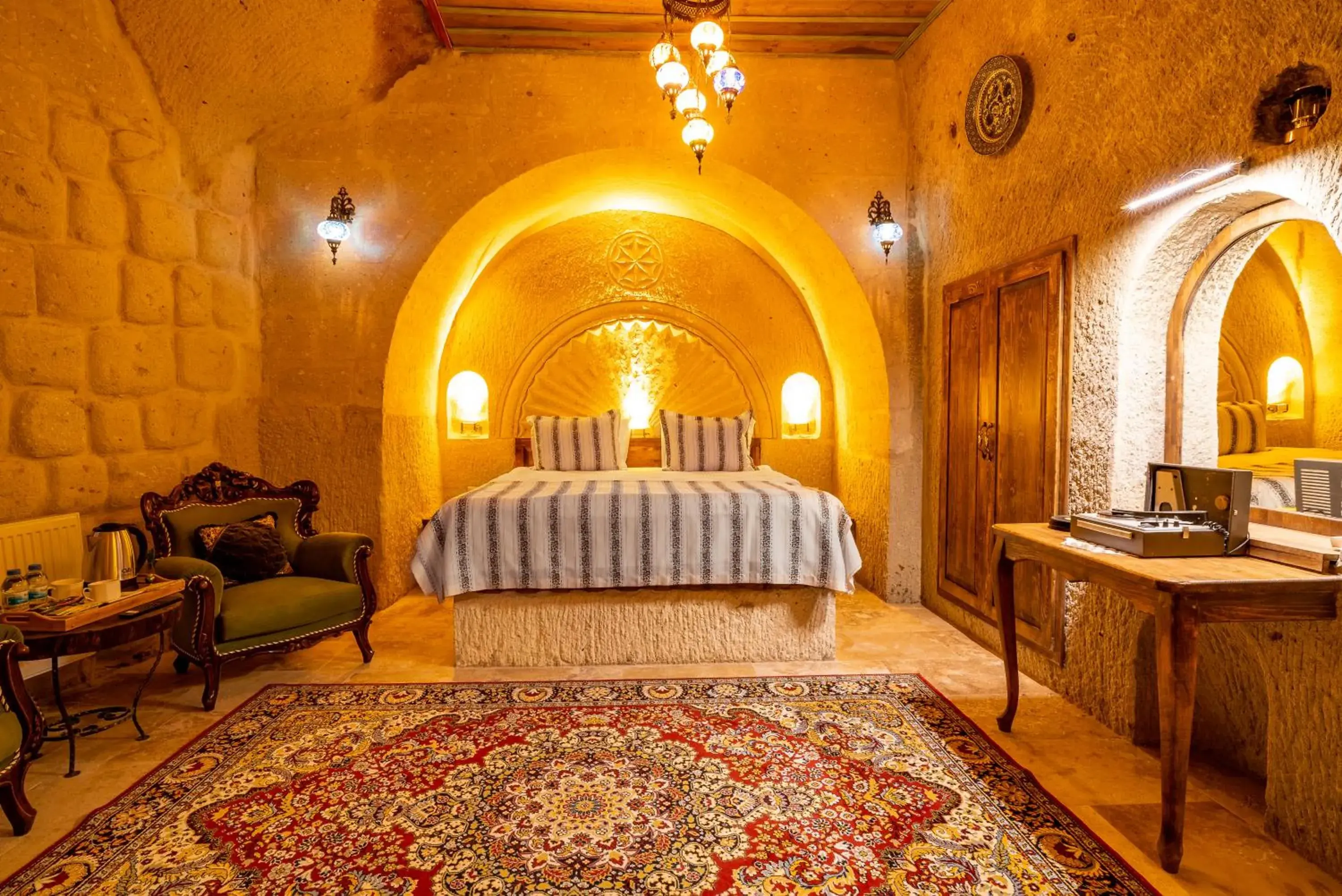 Deluxe Suite with Spa Bath in Cappanar Cave Hotel Deluxe Suite with Spa Bath in Cappanar Cave Hotel