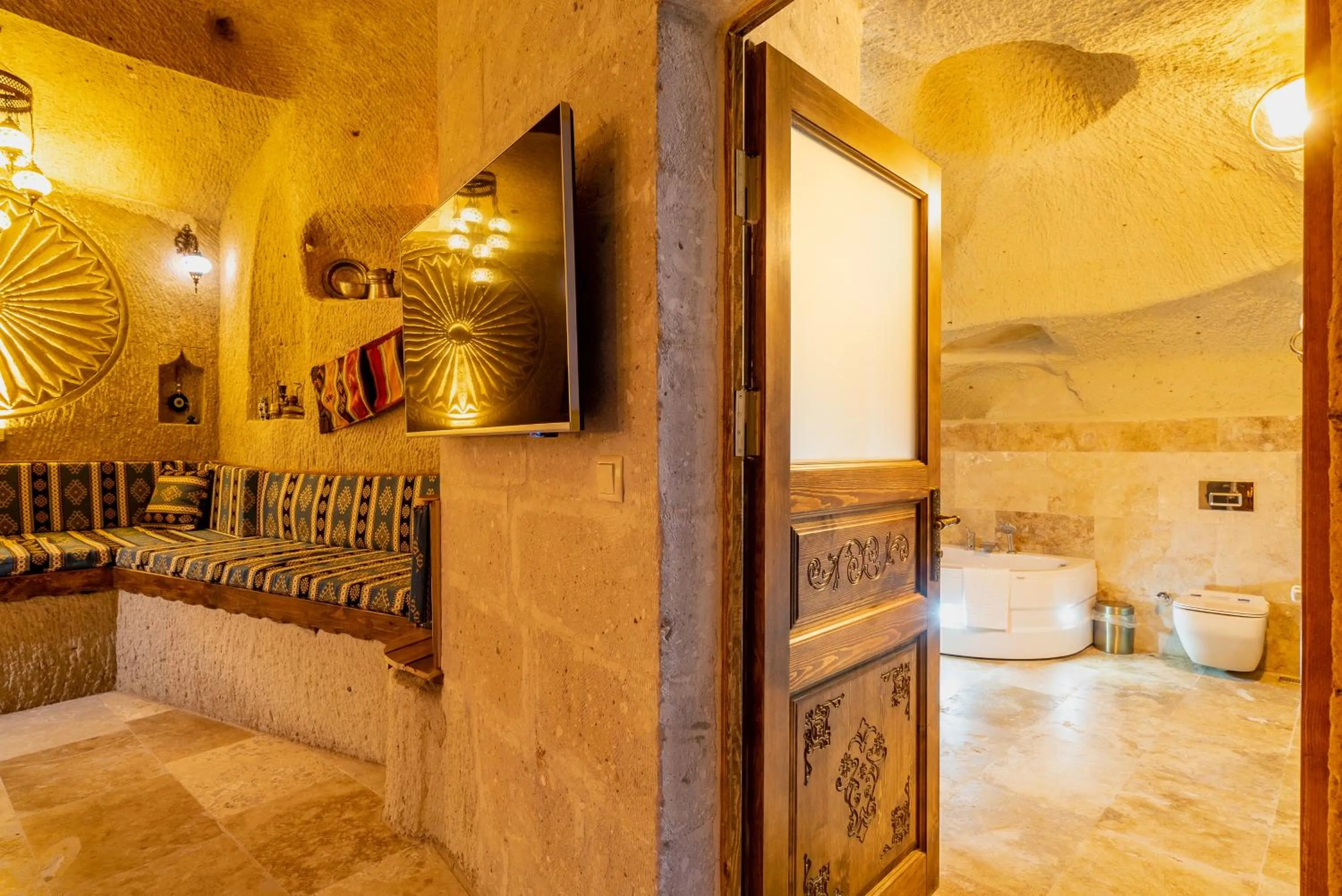 Toilet in CAPPANAR CAVE HOTEL