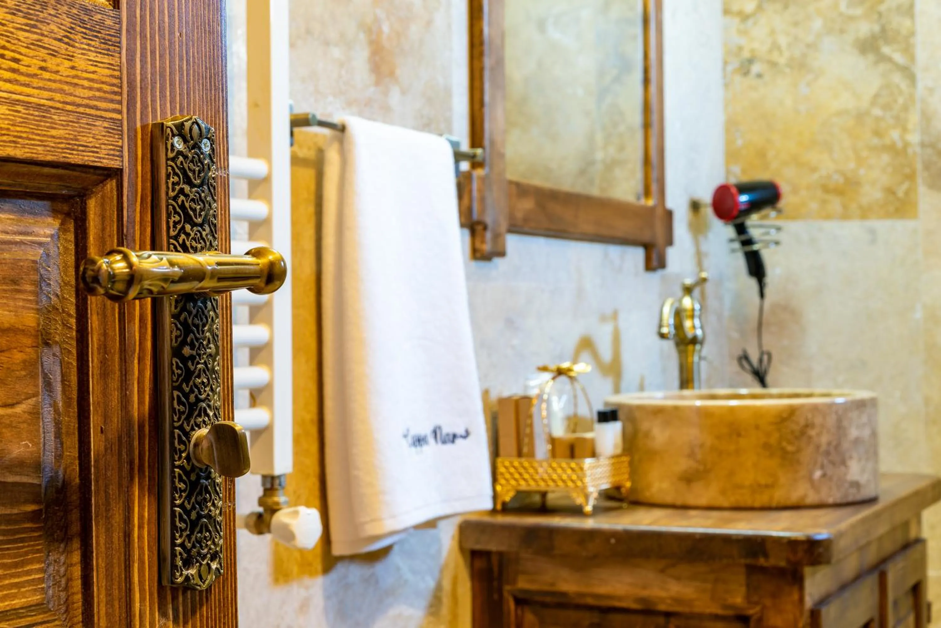 Bathroom in CAPPANAR CAVE HOTEL