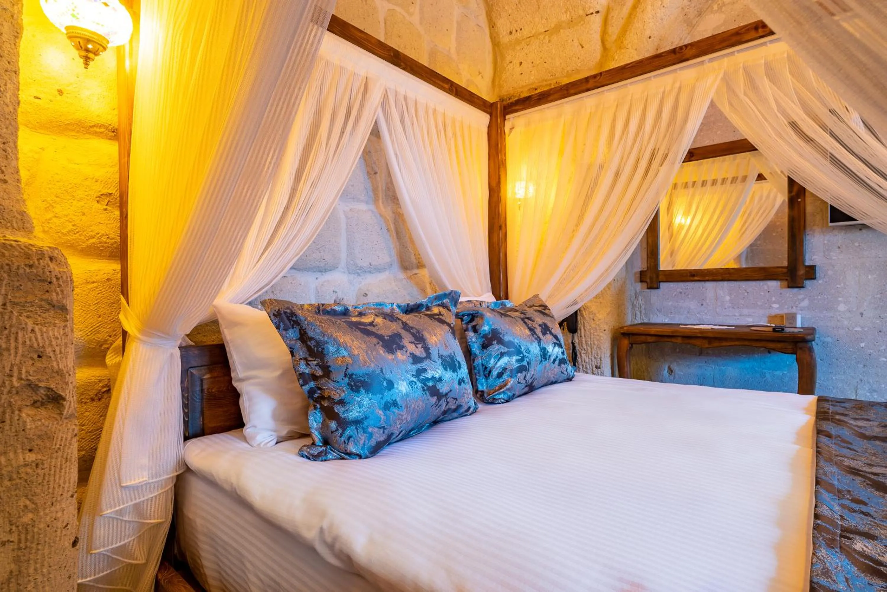 Bed in CAPPANAR CAVE HOTEL