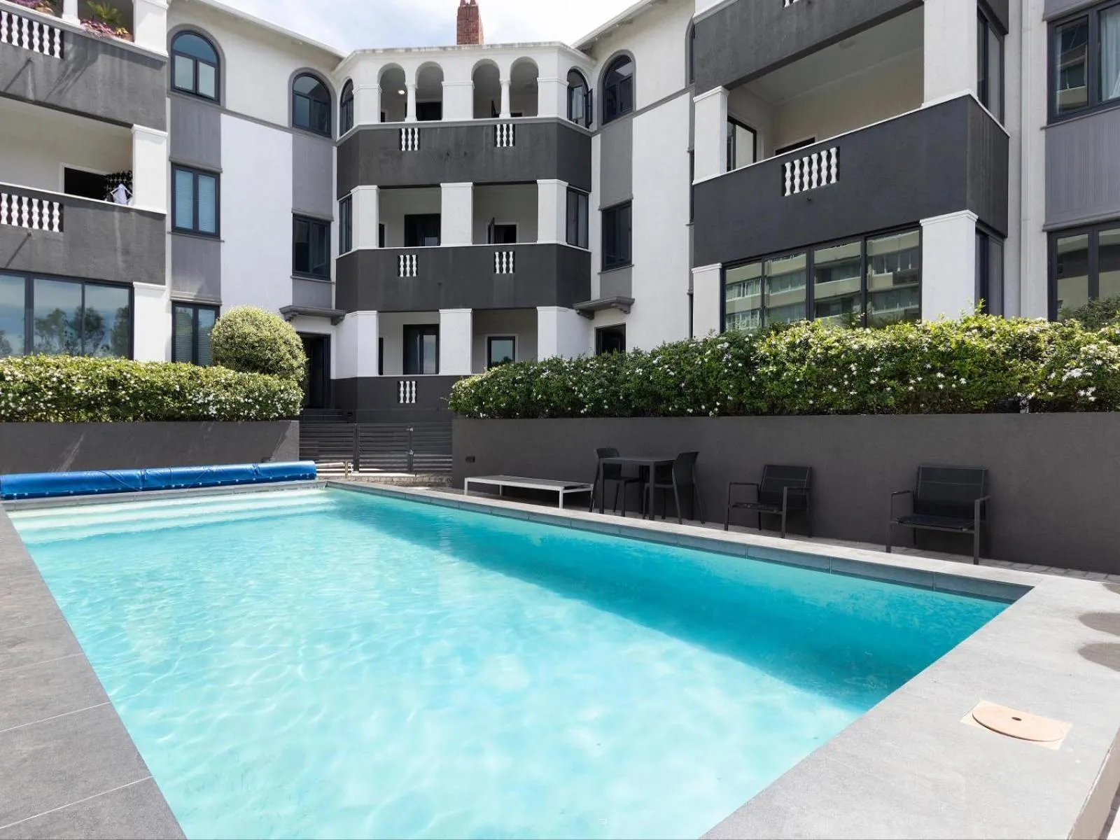 Property building in Warwick Mansions 2 & 3