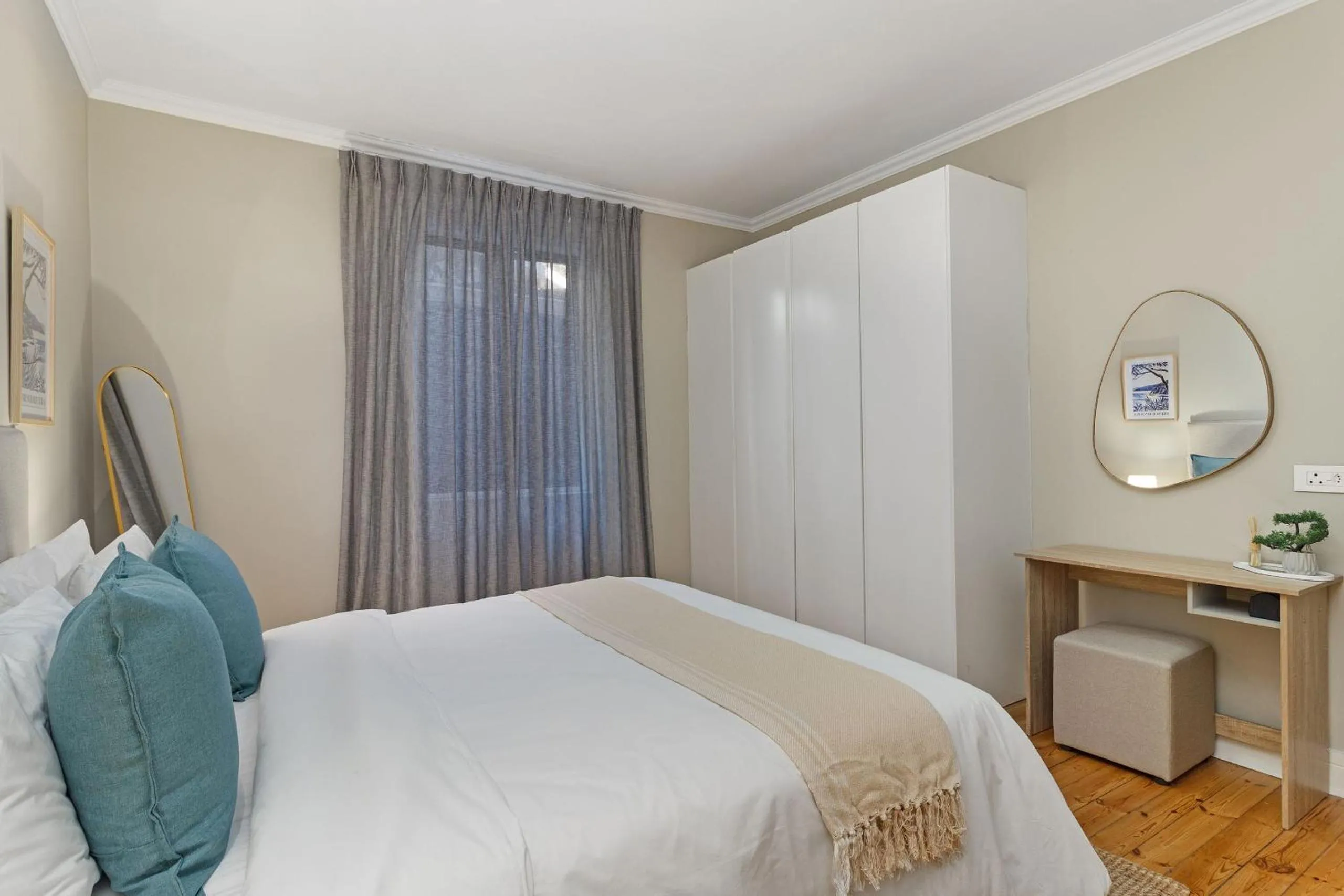 Bed in Warwick Mansions 2 & 3
