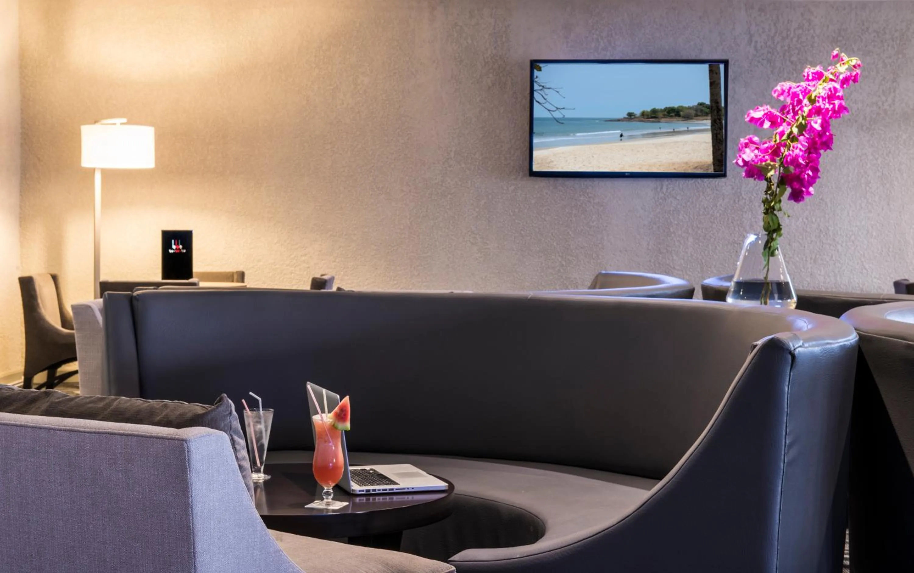 Lounge or bar in Radisson Blu Mammy Yoko Hotel