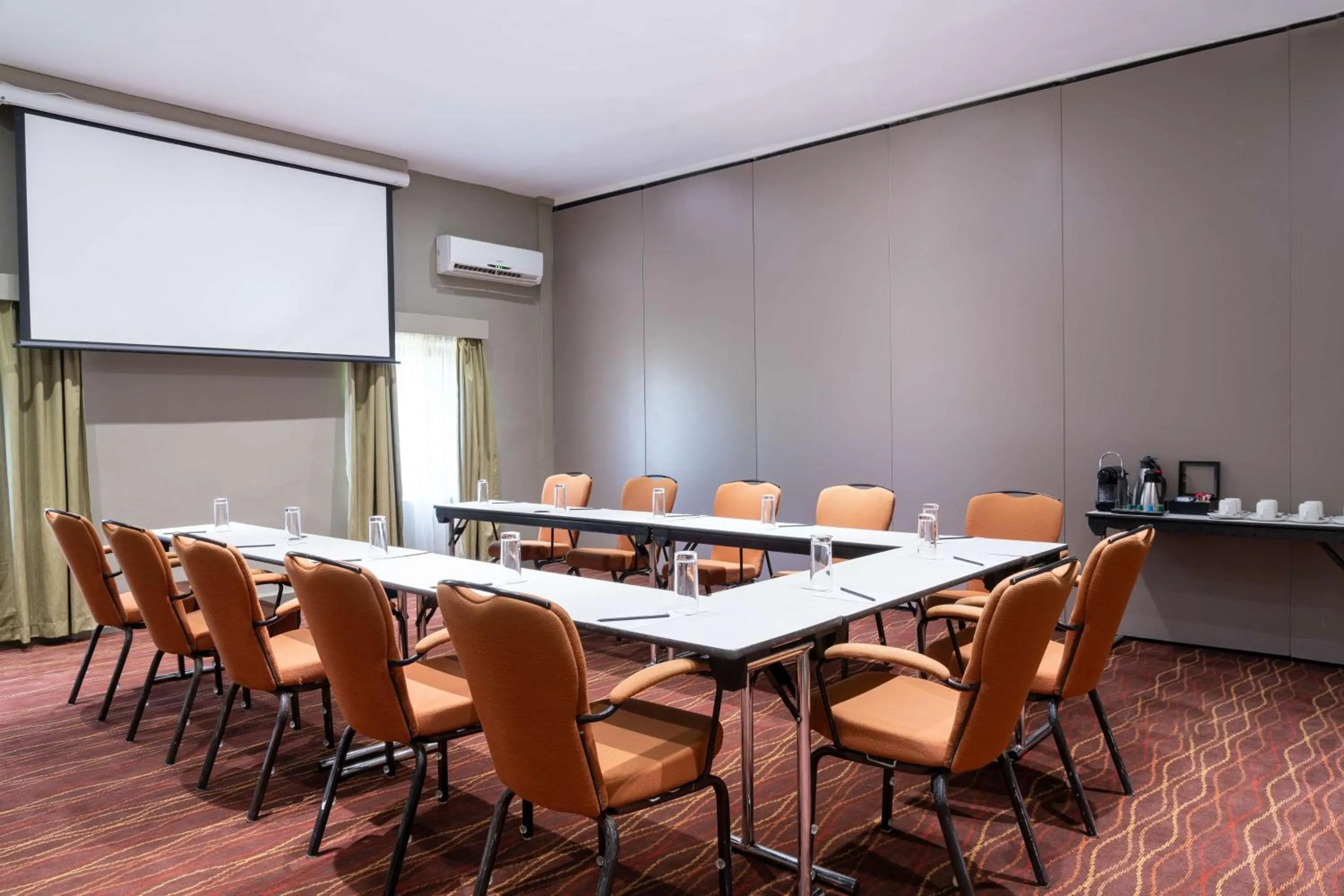 Business facilities in Radisson Blu Mammy Yoko Hotel