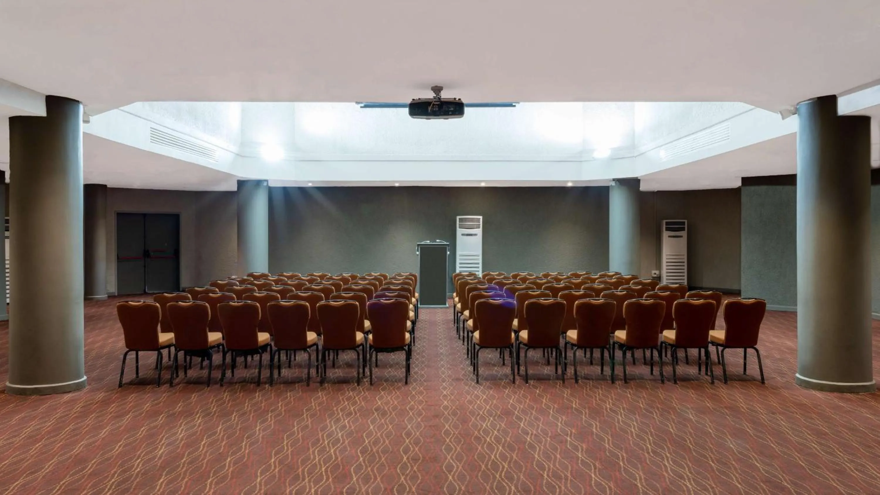 Banquet/Function facilities in Radisson Blu Mammy Yoko Hotel