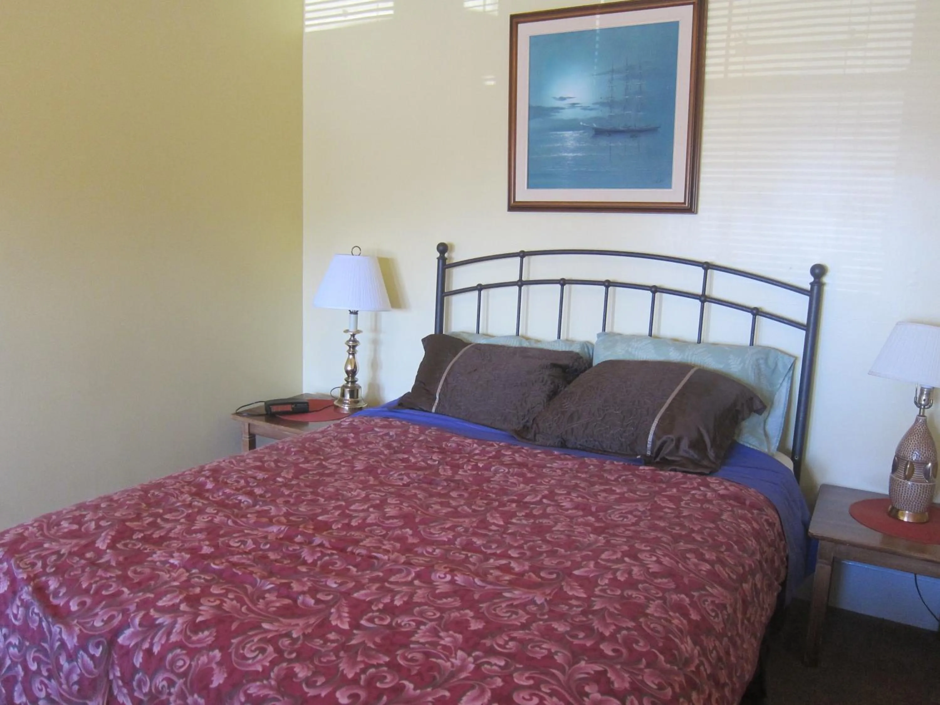 Bed in Salmon River Country Inn