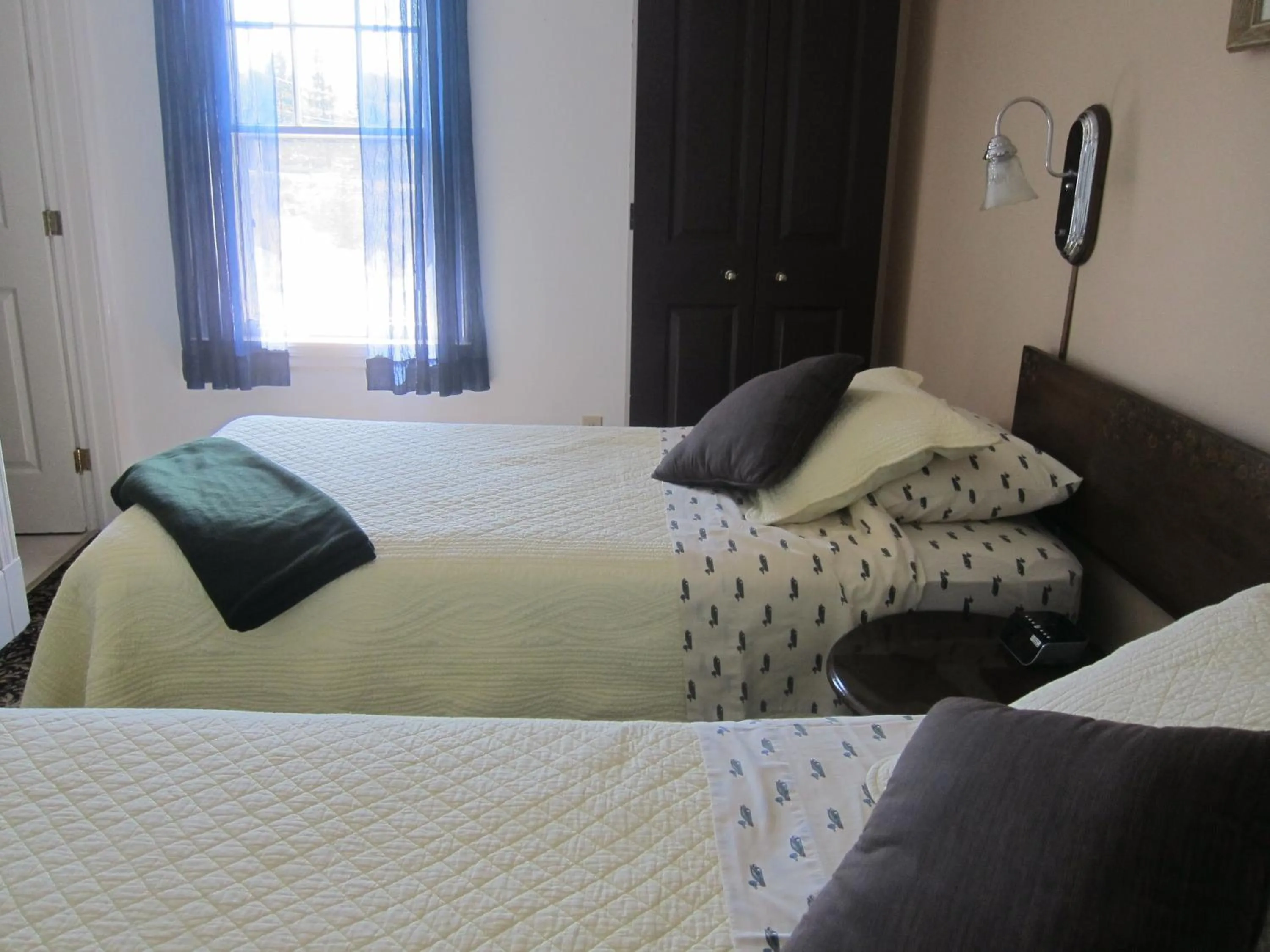 Bed in Salmon River Country Inn