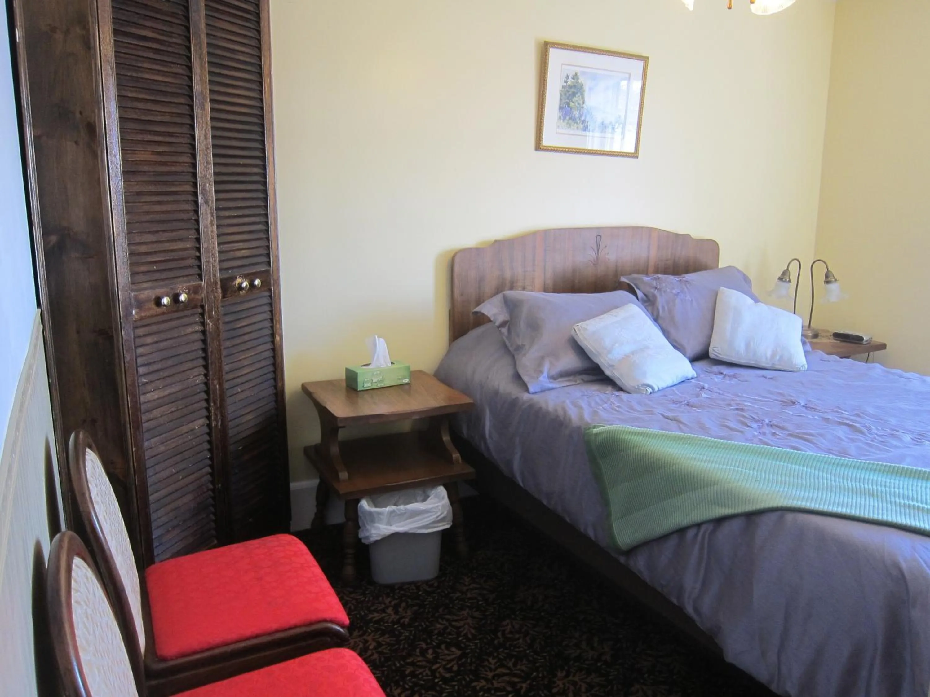 Bed in Salmon River Country Inn