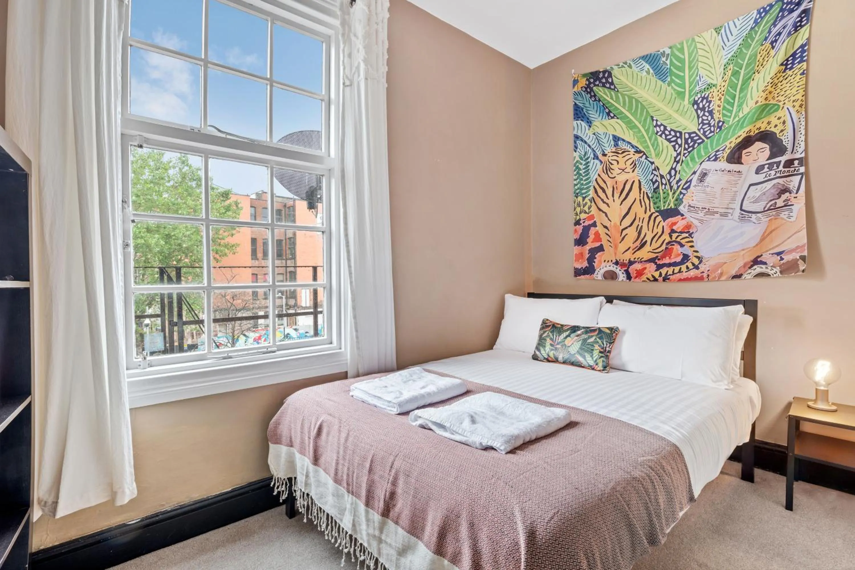Bedroom, Bed in Hidden retreat in the heart of the city - 2 Bed Apt
