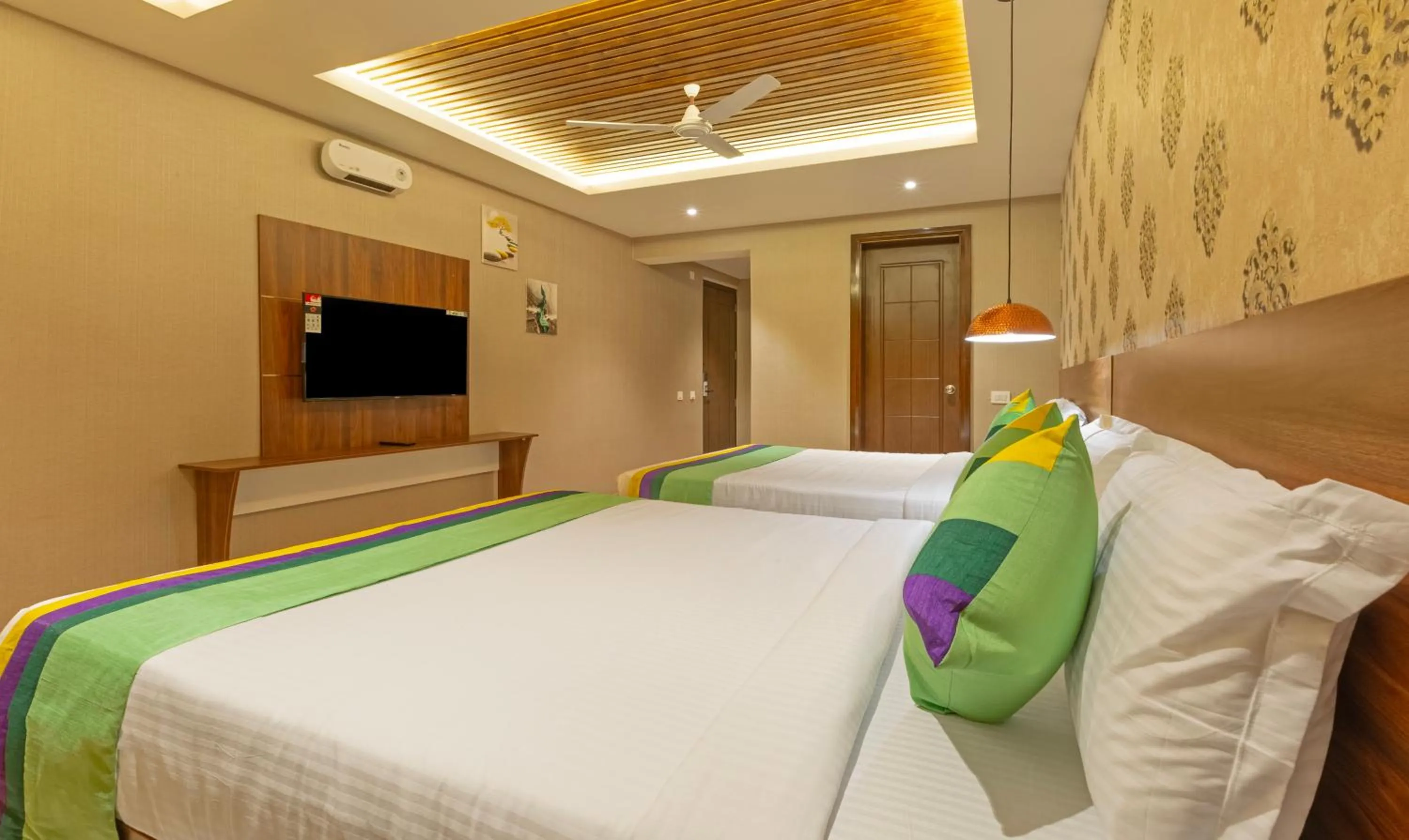 Bedroom, Bed in Treebo Windsor Heights