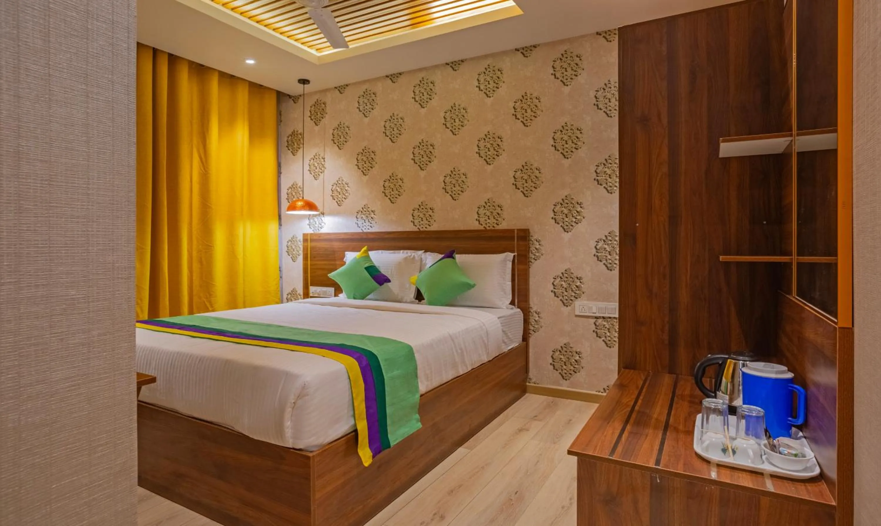 Bedroom, Bed in Treebo Windsor Heights