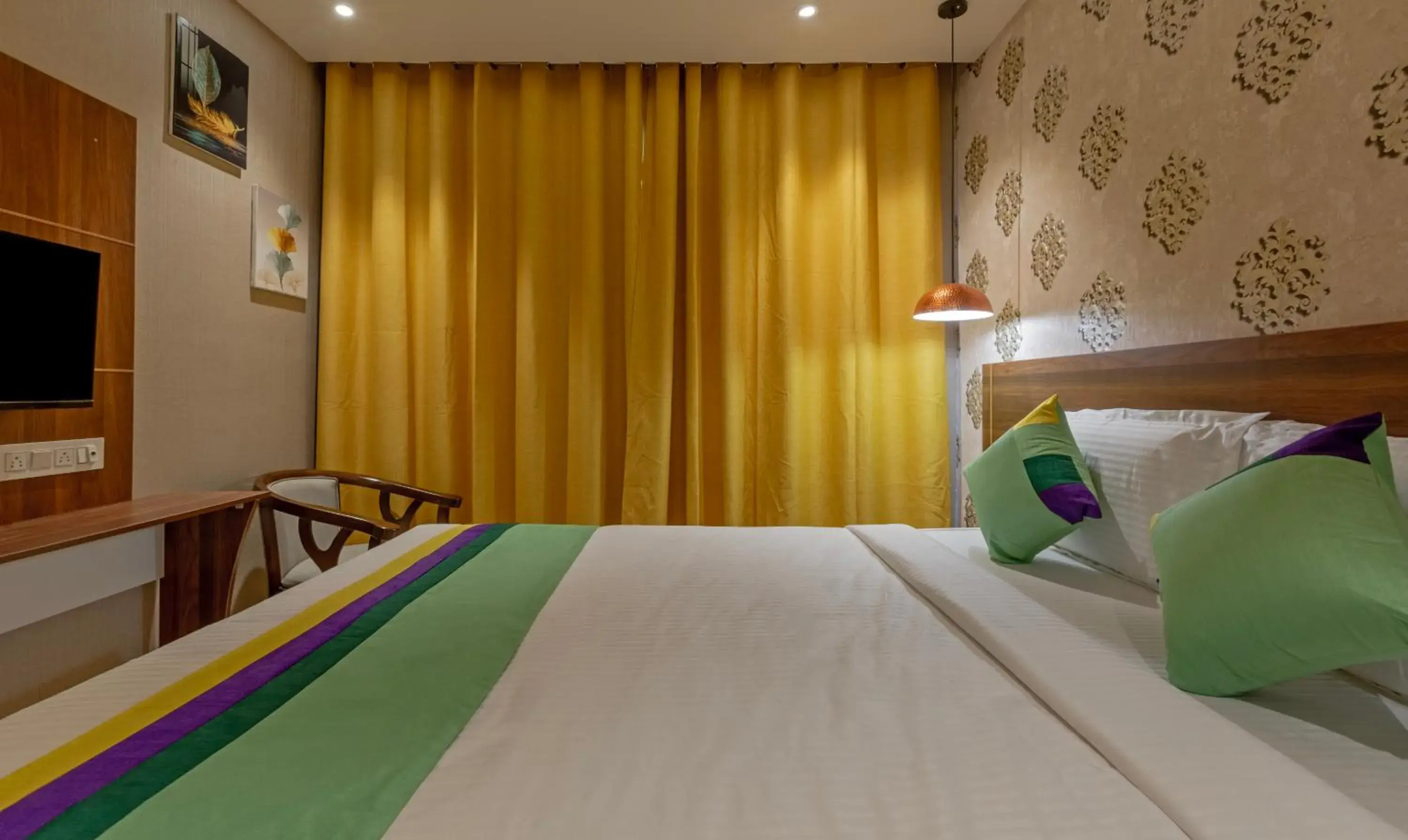 Bedroom, Bed in Treebo Windsor Heights Bedroom, Bed in Treebo Windsor Heights